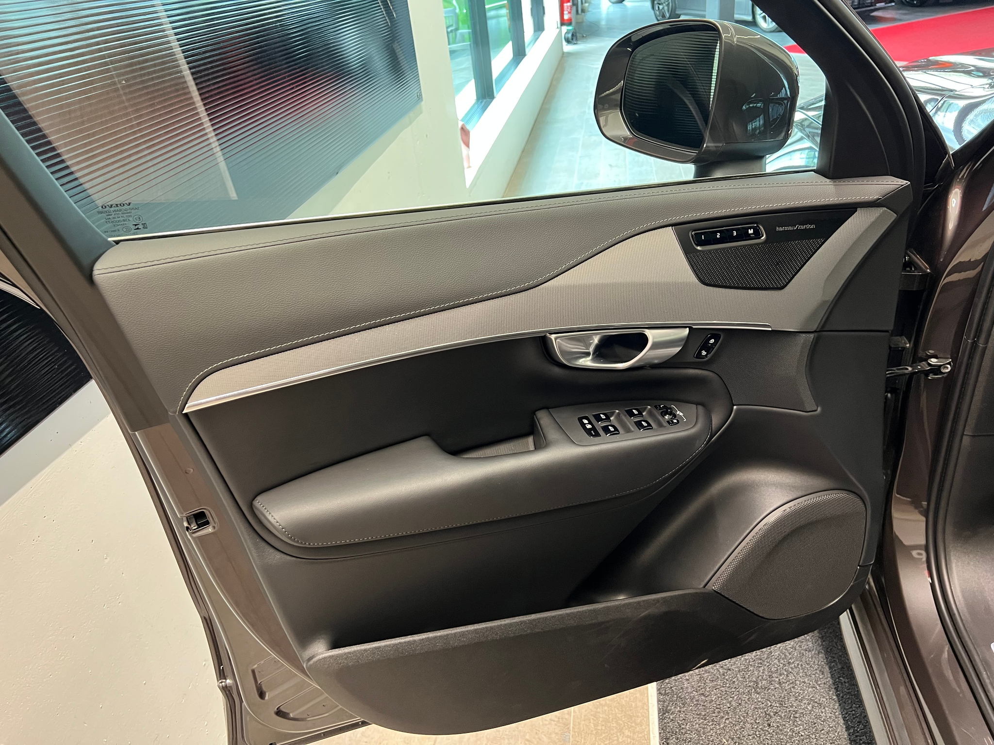 listing desktop thumbnail image 10