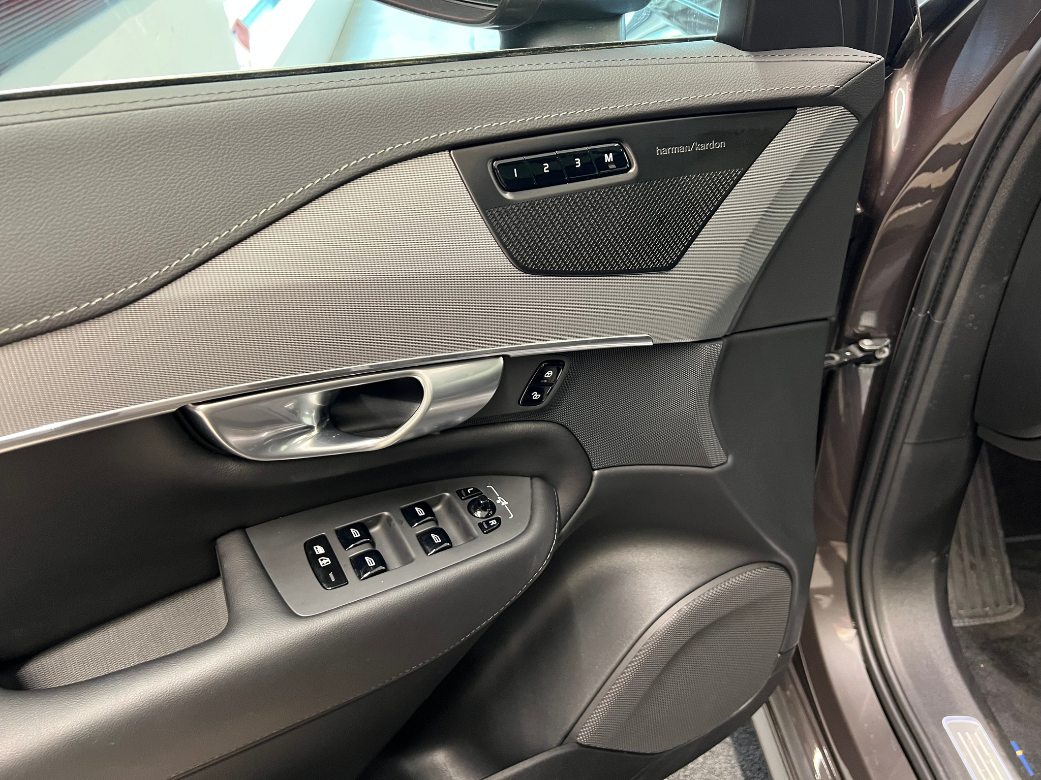 listing desktop thumbnail image 11