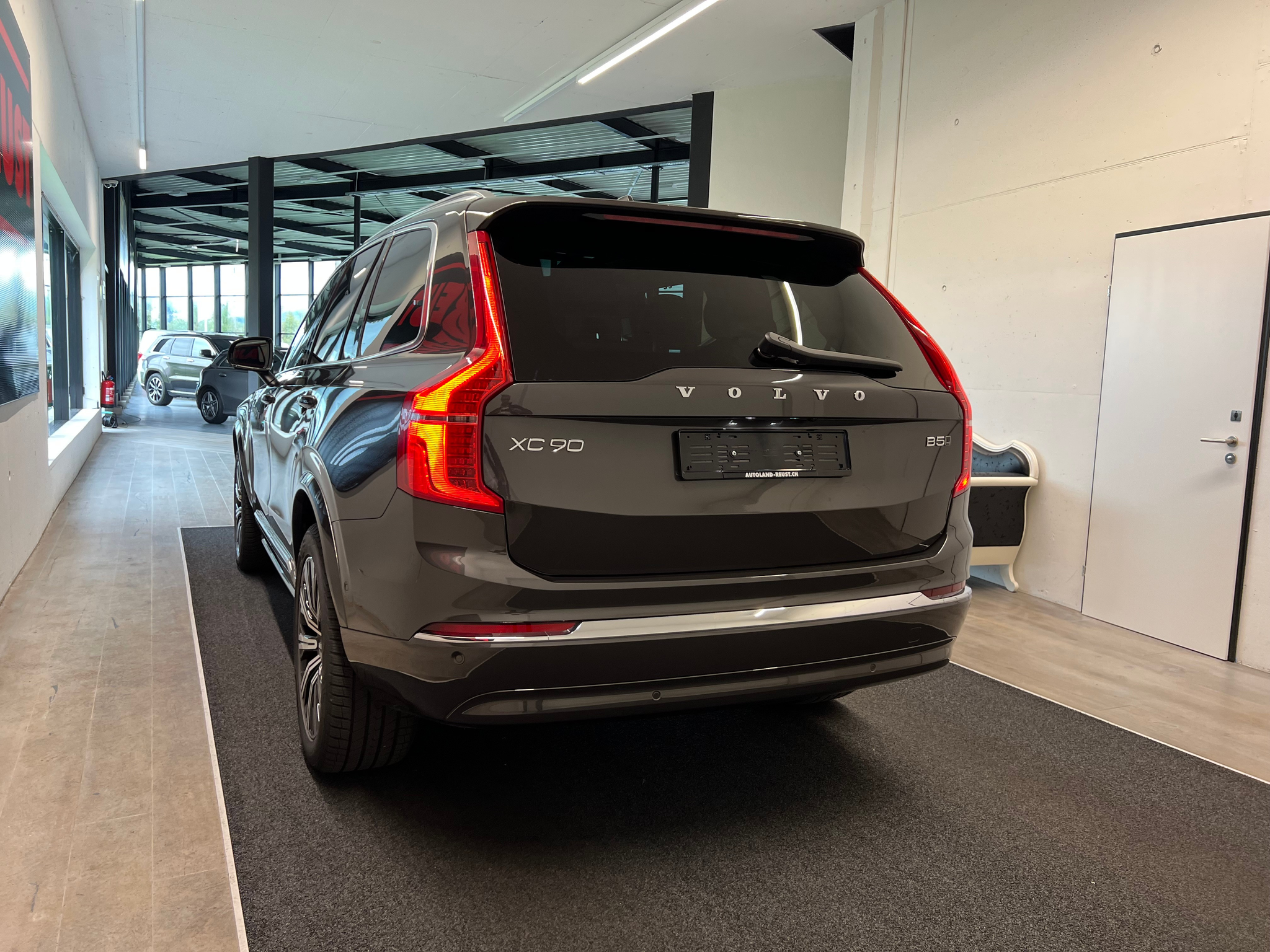 listing desktop thumbnail image 7