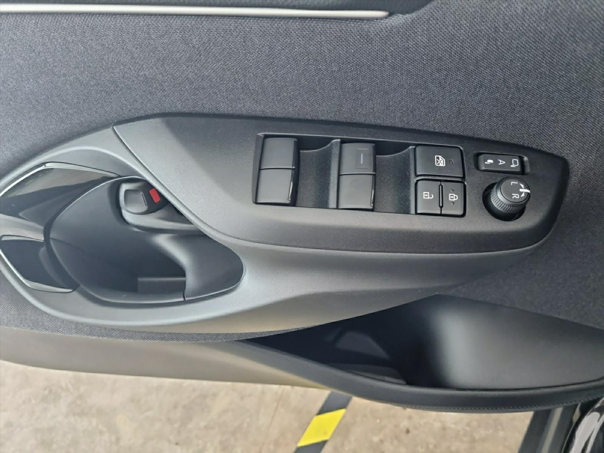 listing desktop thumbnail image 12