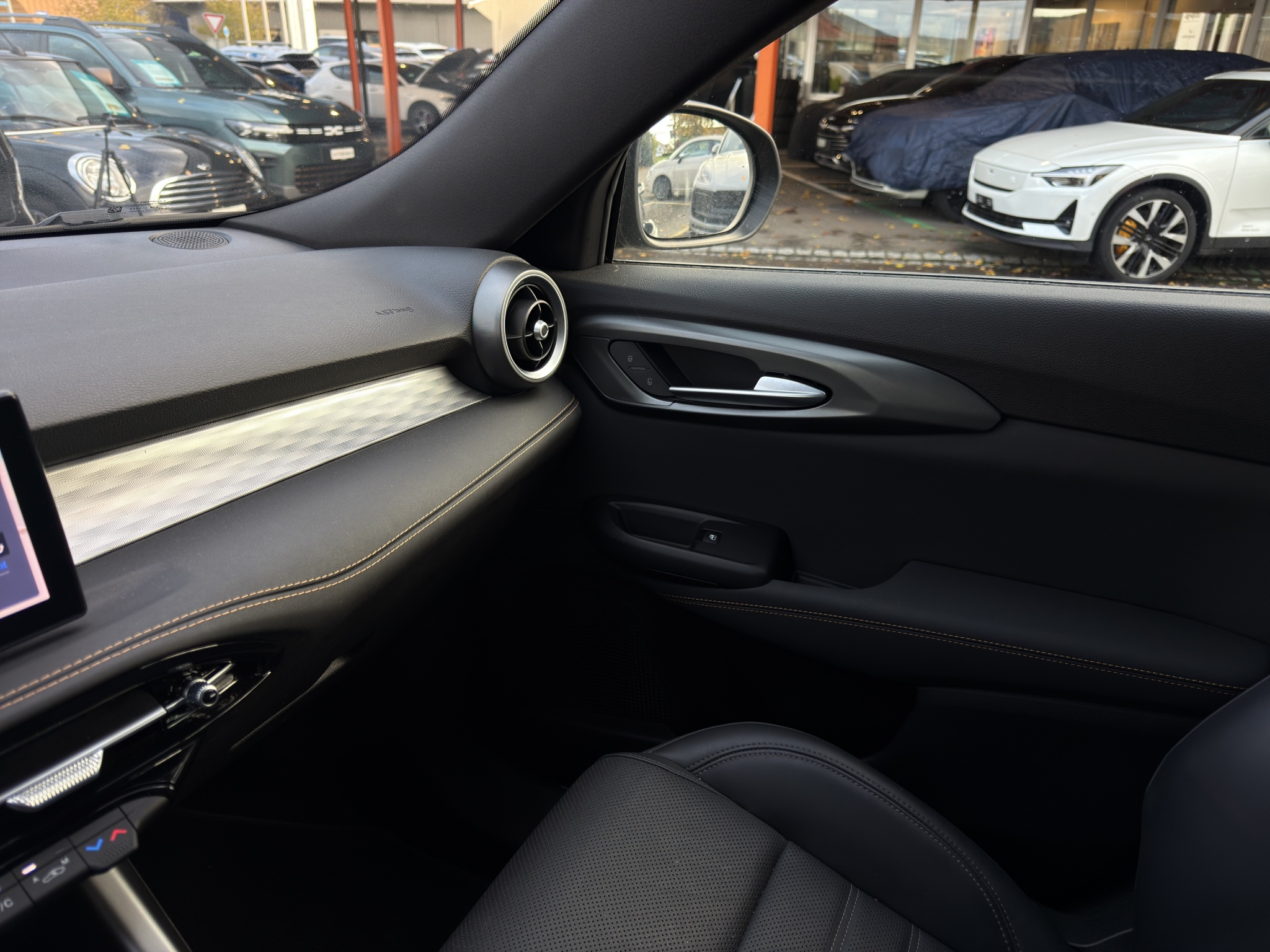 listing desktop thumbnail image 27