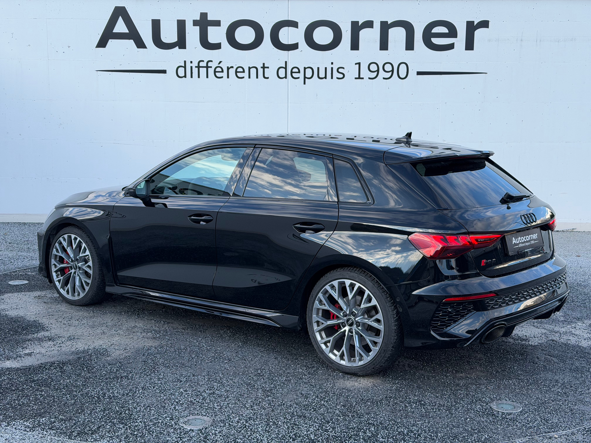 listing desktop thumbnail image 1