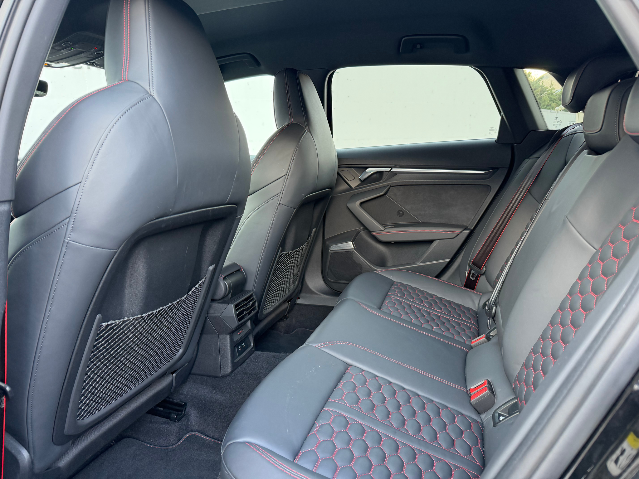 listing desktop thumbnail image 9