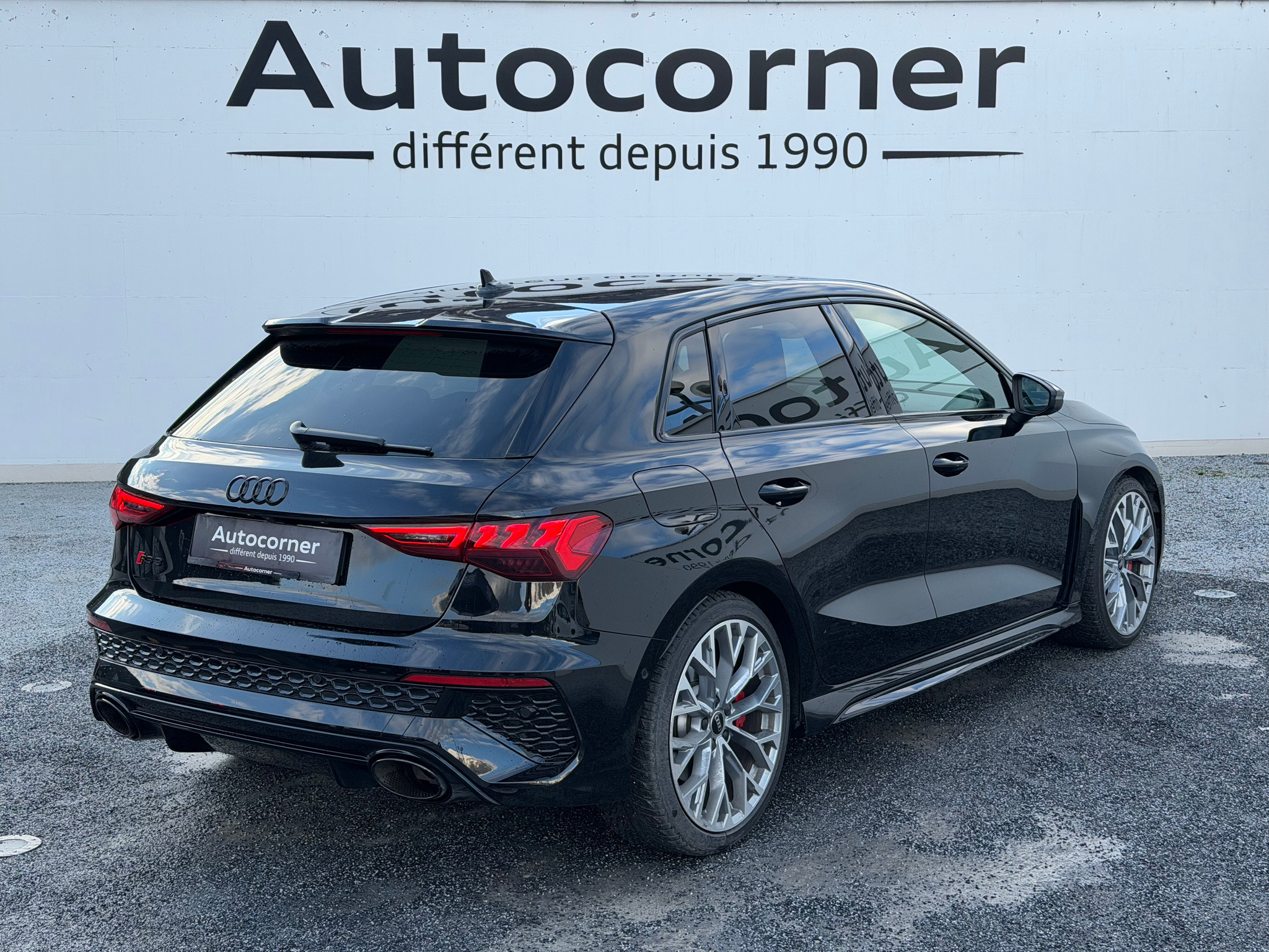 listing desktop thumbnail image 4