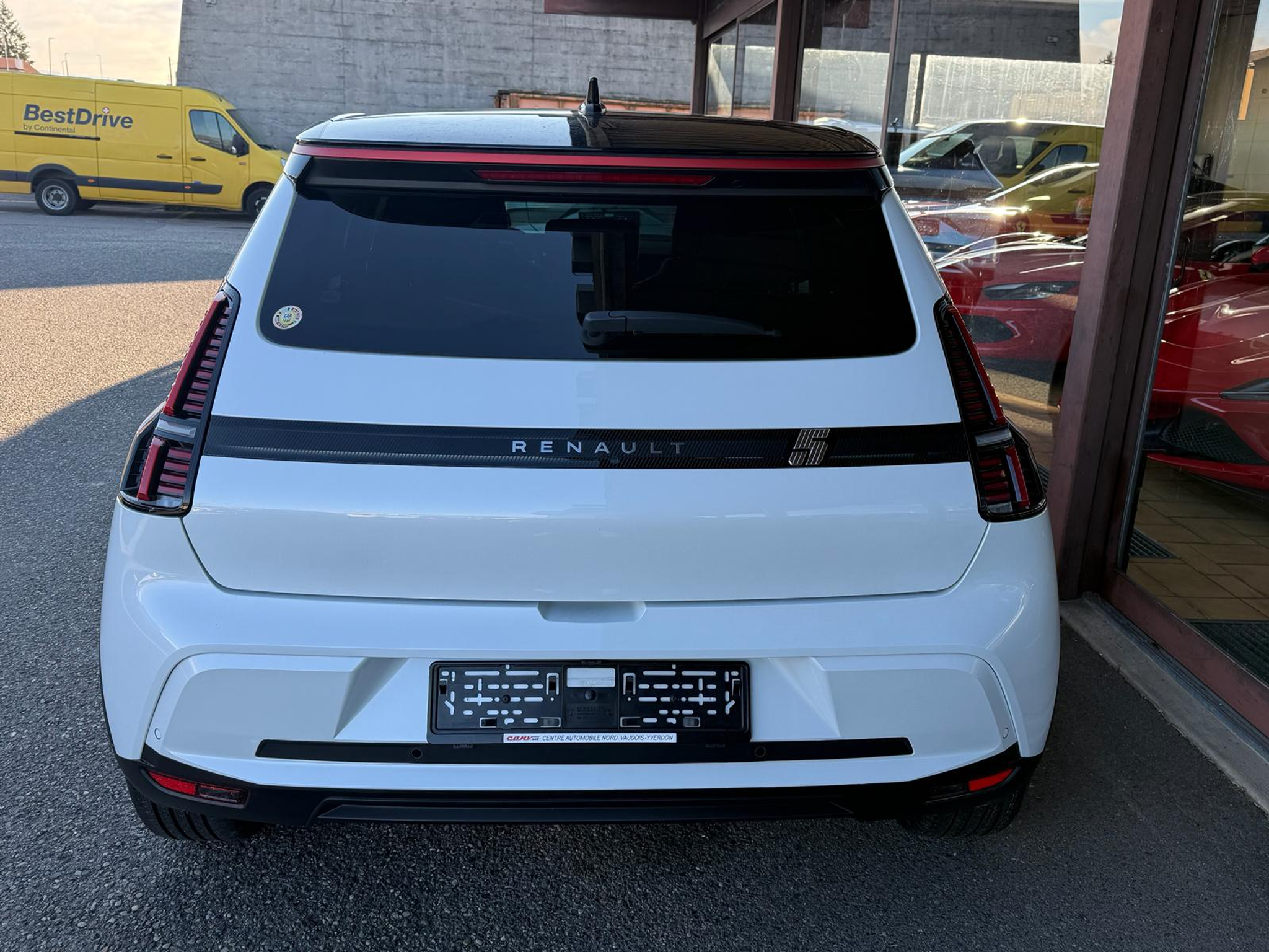 listing desktop thumbnail image 3