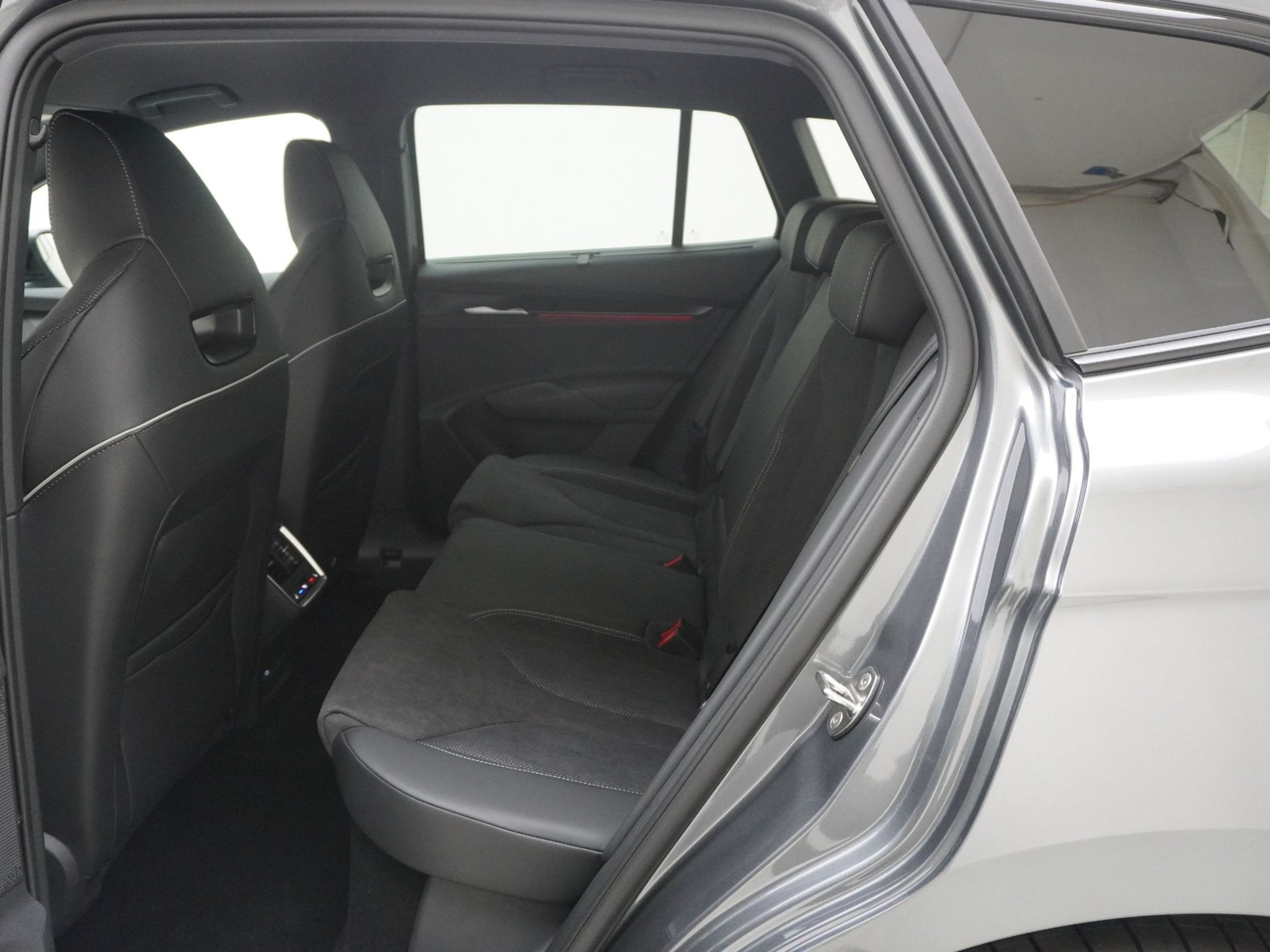 listing desktop thumbnail image 14