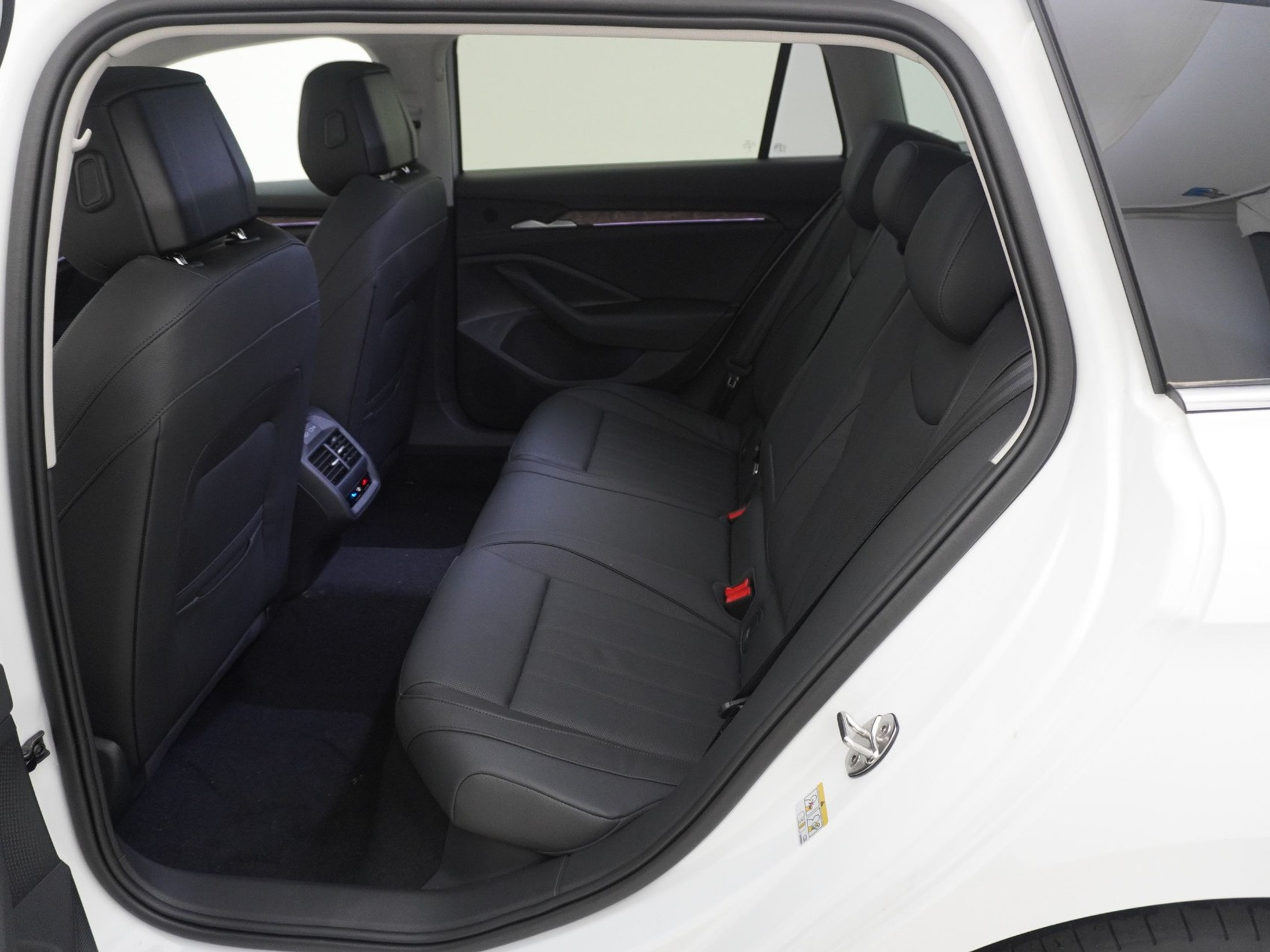 listing desktop thumbnail image 14