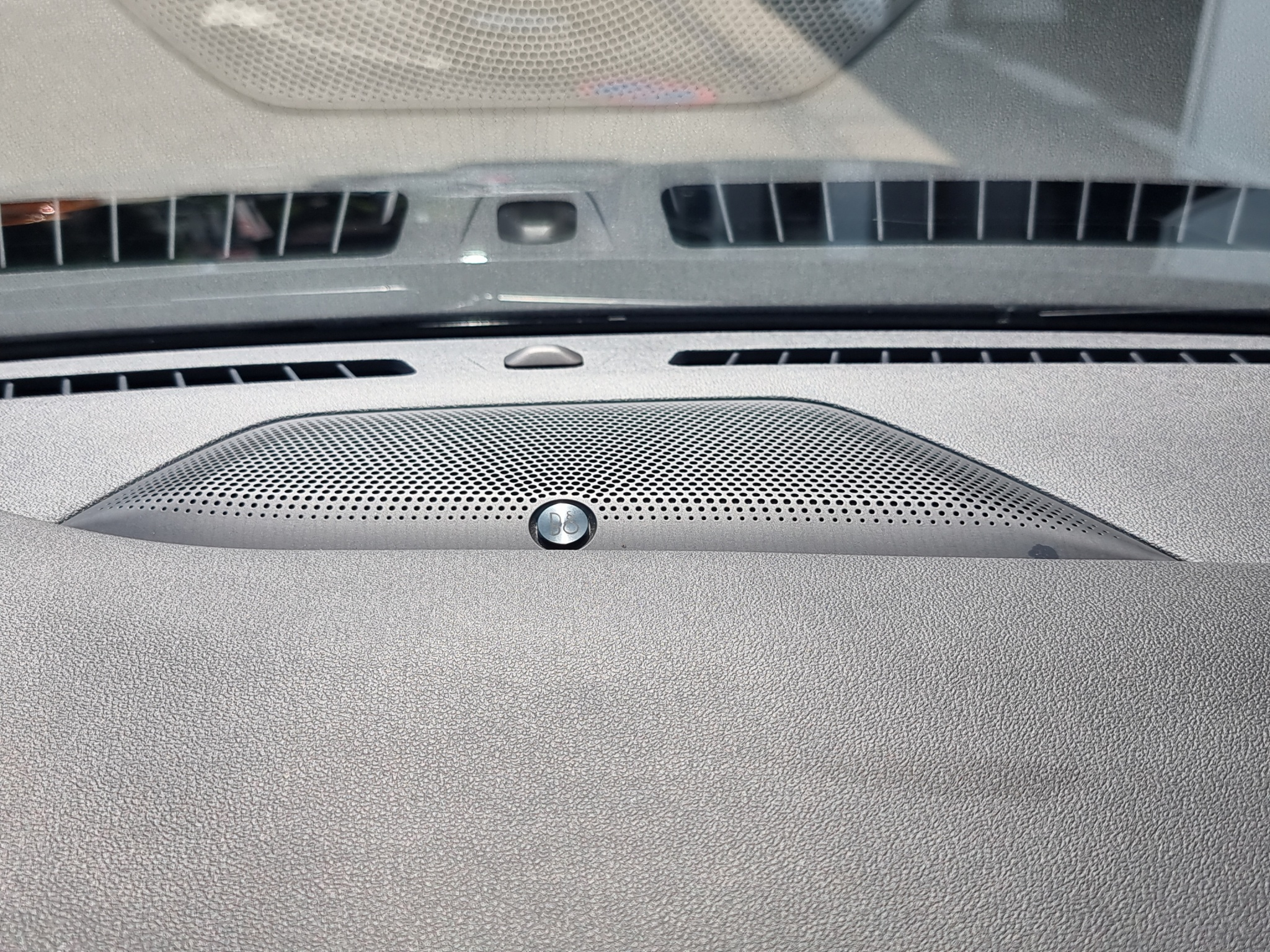 listing desktop thumbnail image 10