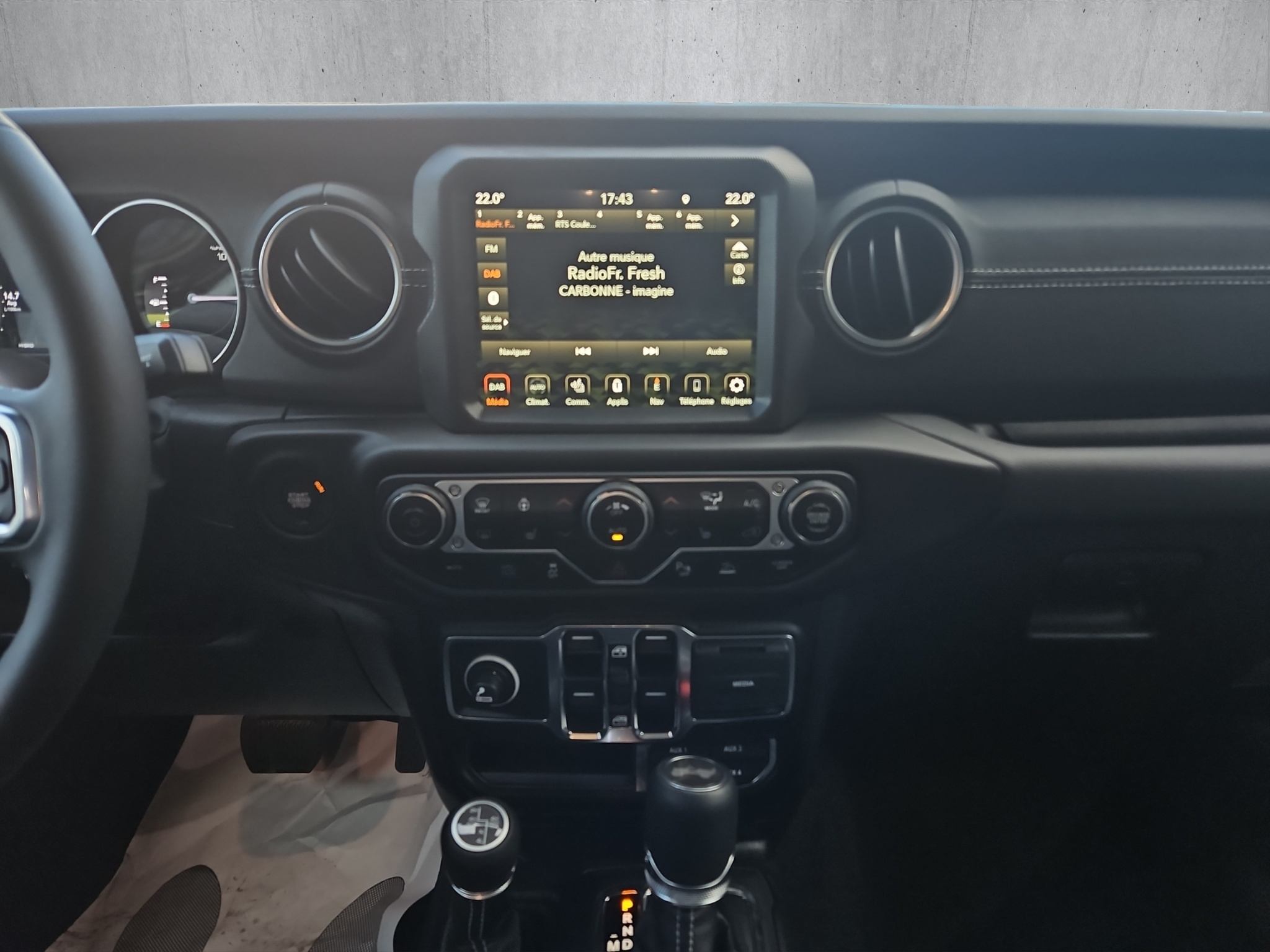 listing desktop thumbnail image 9