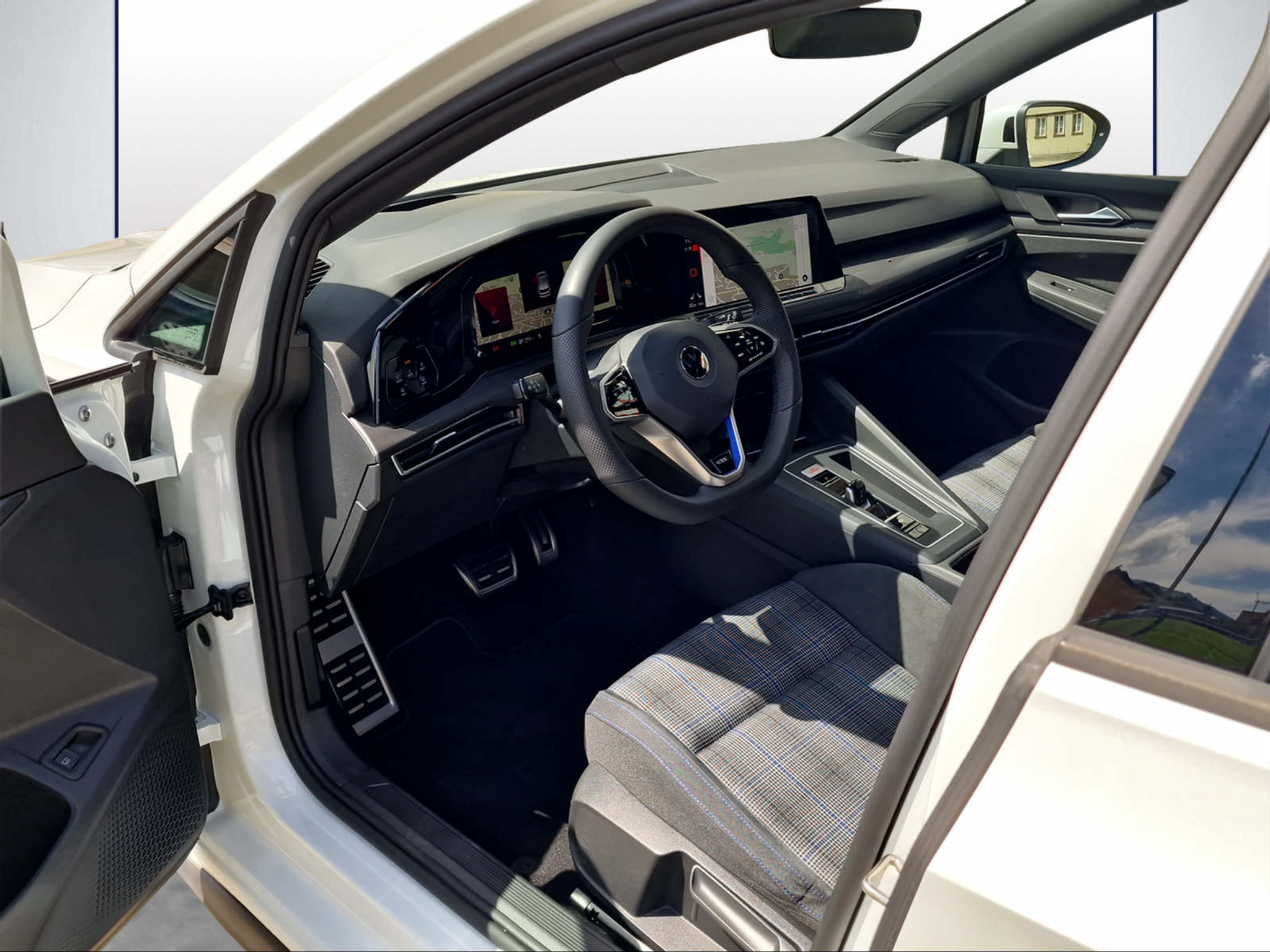 listing desktop thumbnail image 5