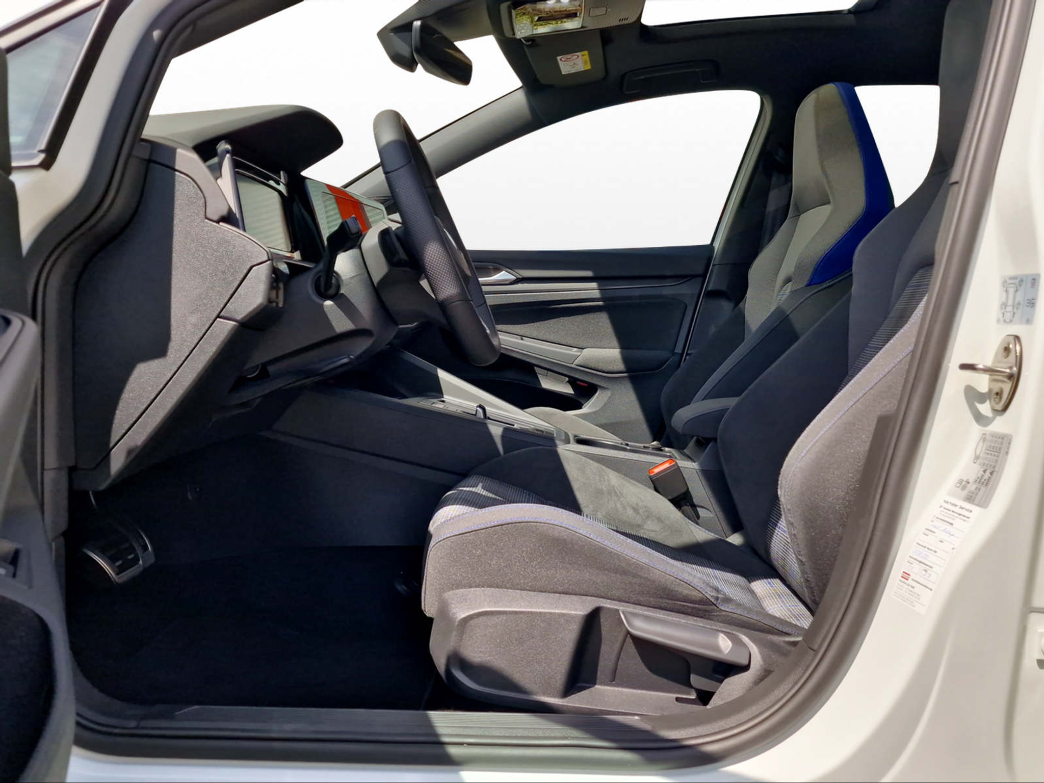 listing desktop thumbnail image 6