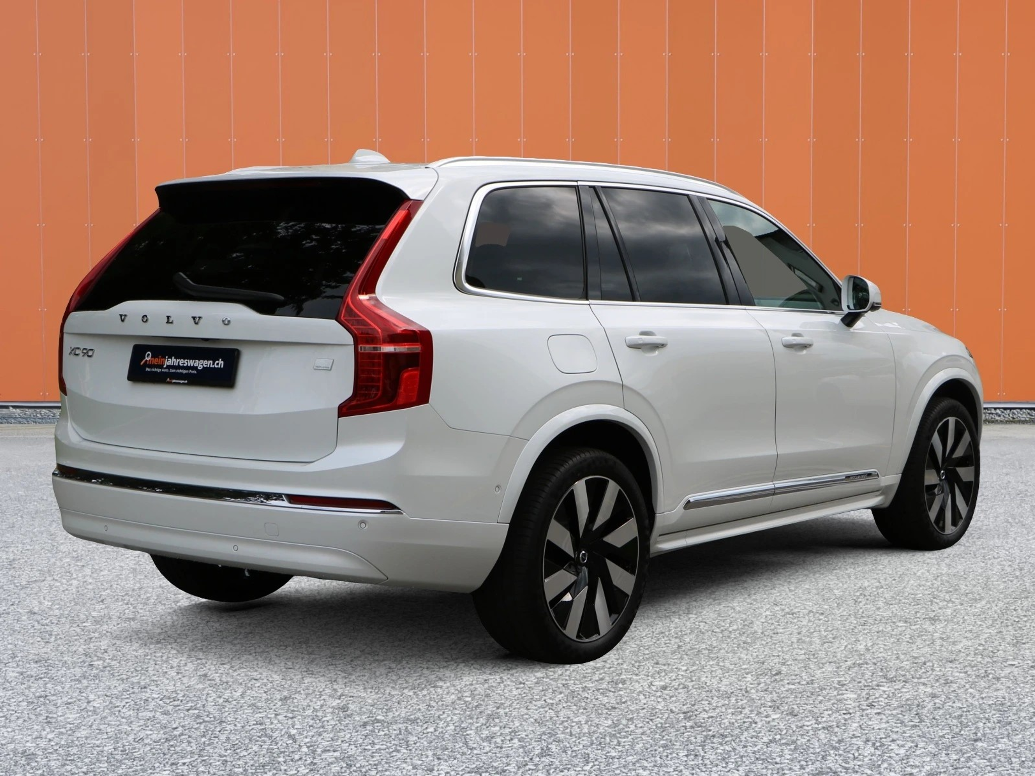 listing desktop thumbnail image 1