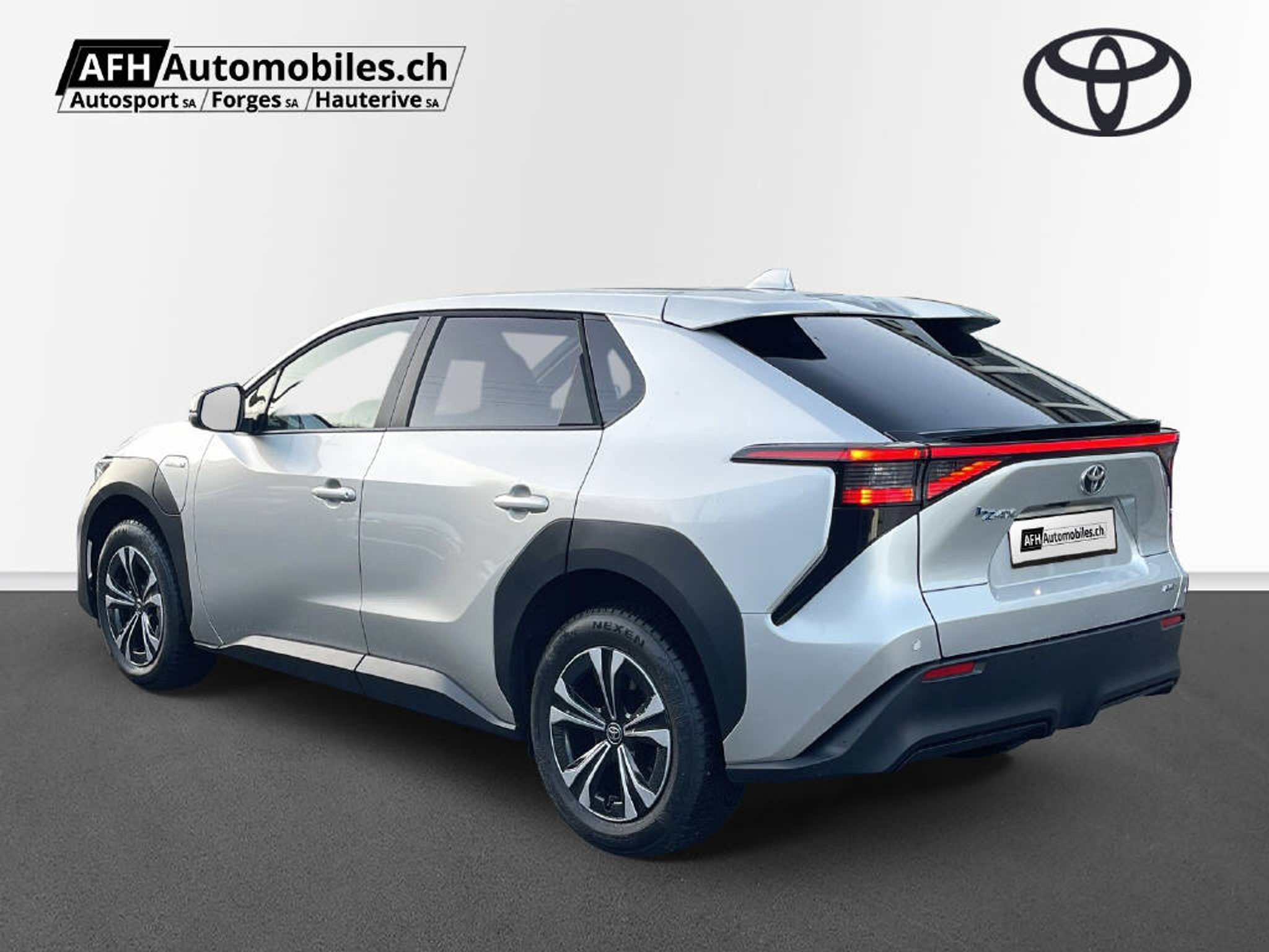 listing desktop thumbnail image 2