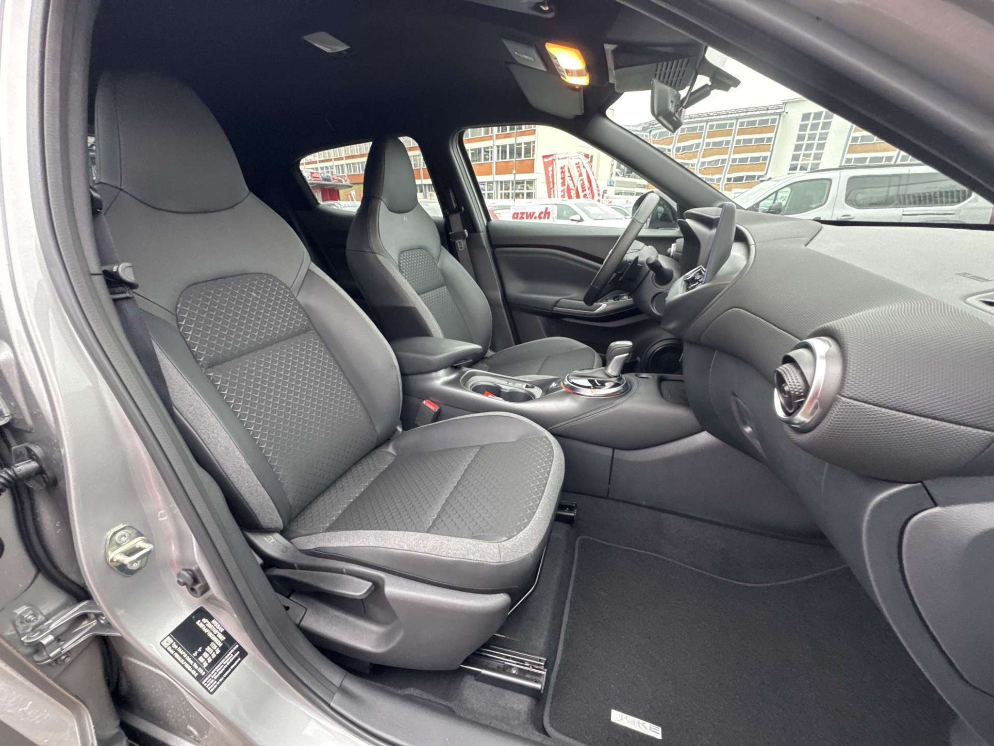 listing desktop thumbnail image 8