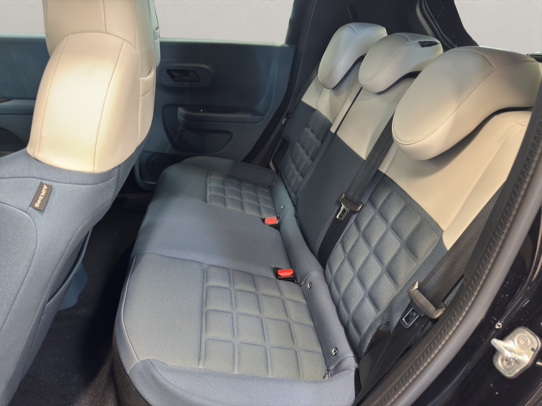 listing desktop thumbnail image 9