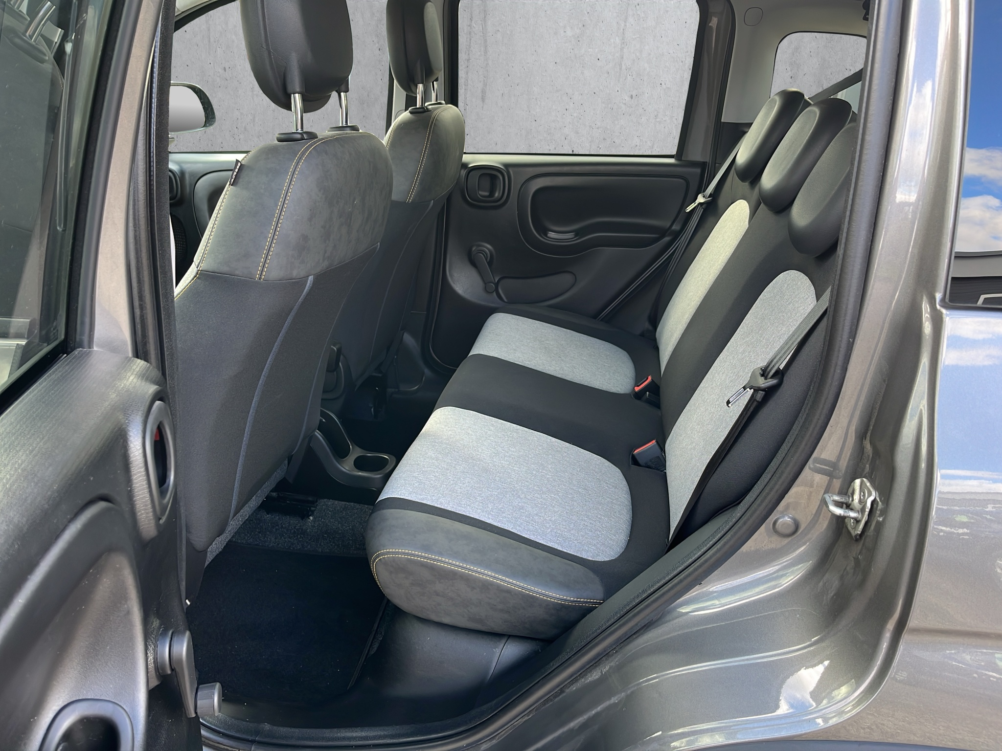 listing desktop thumbnail image 12