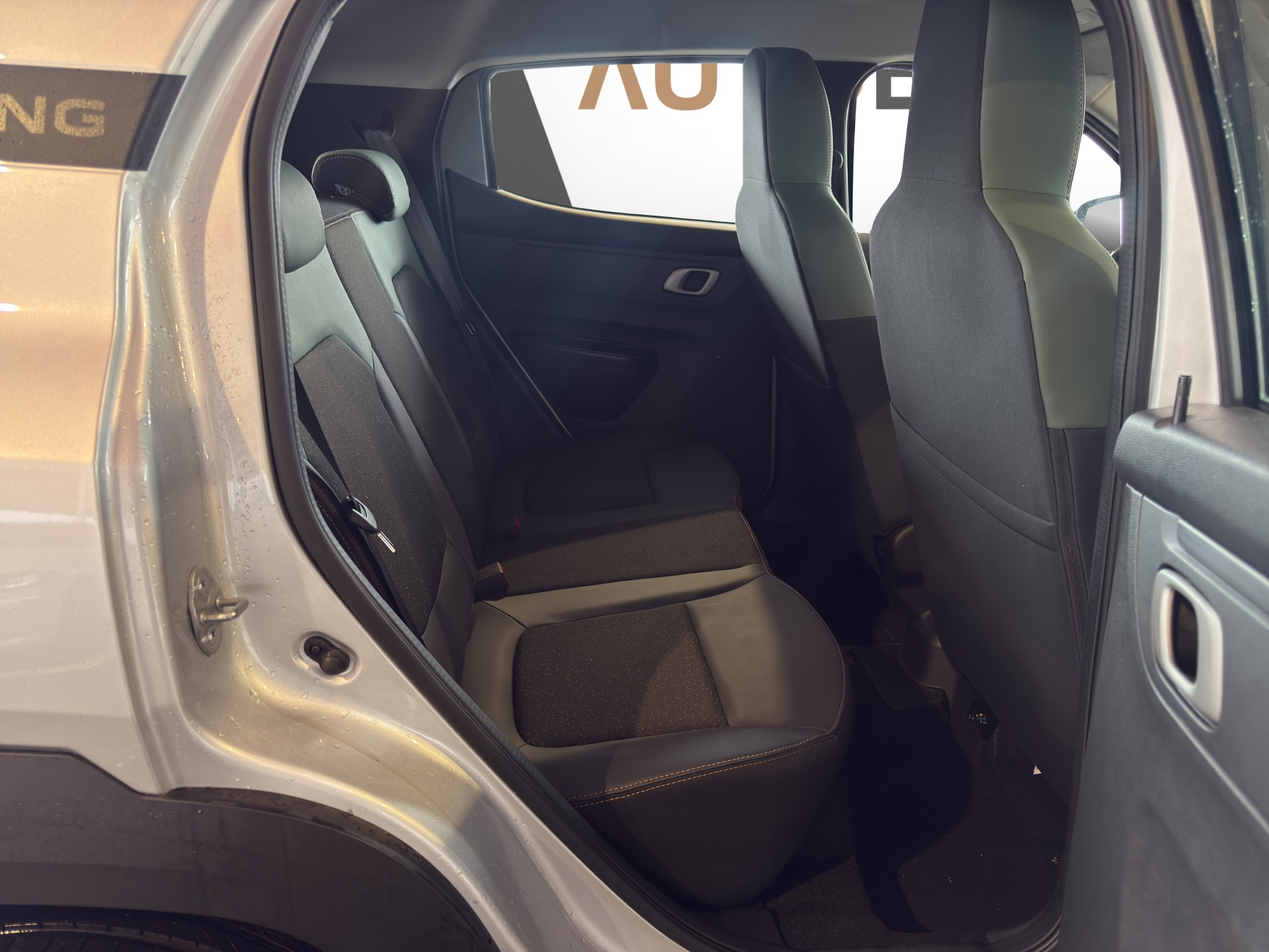 listing desktop thumbnail image 9