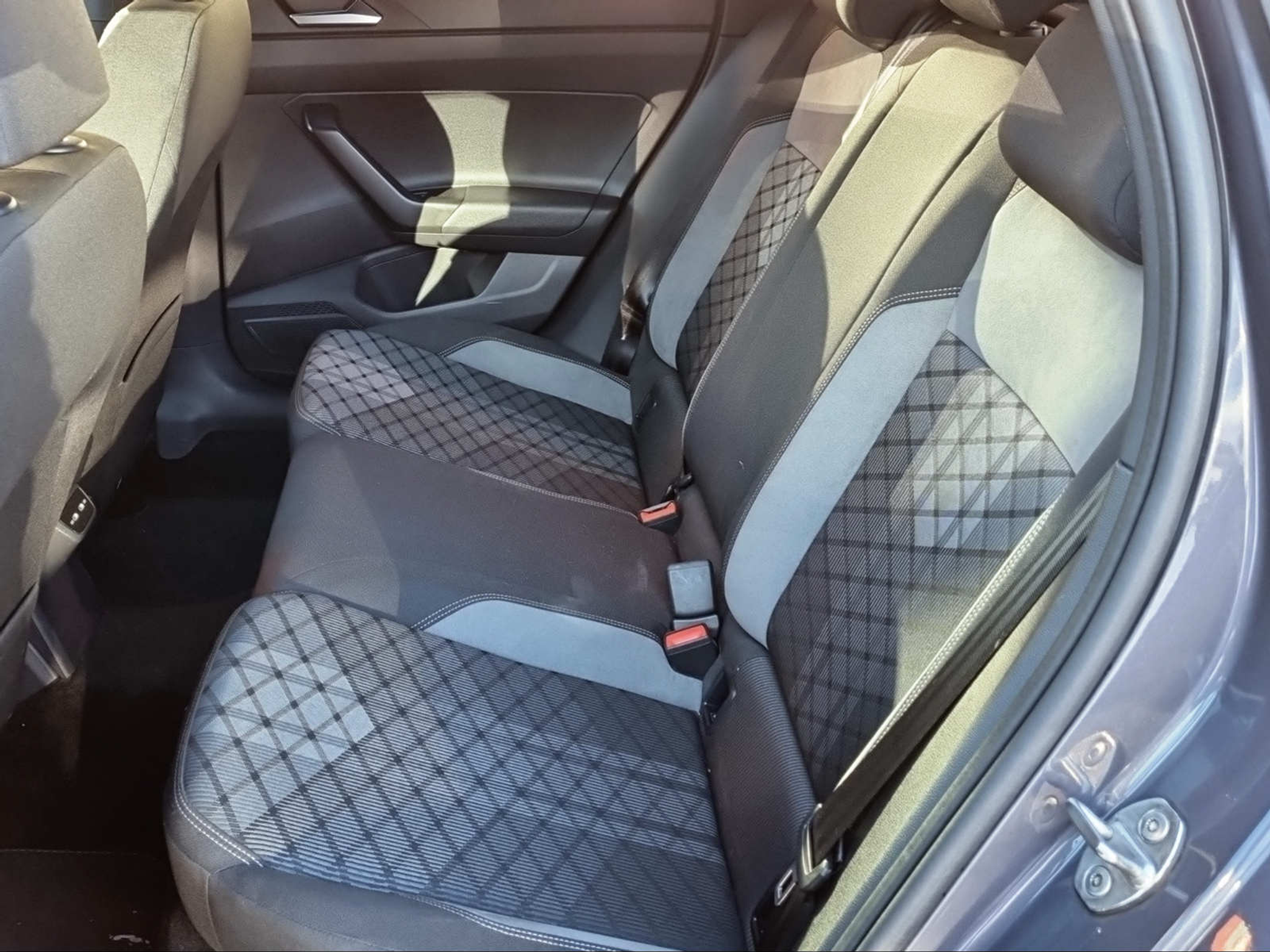 listing desktop thumbnail image 15