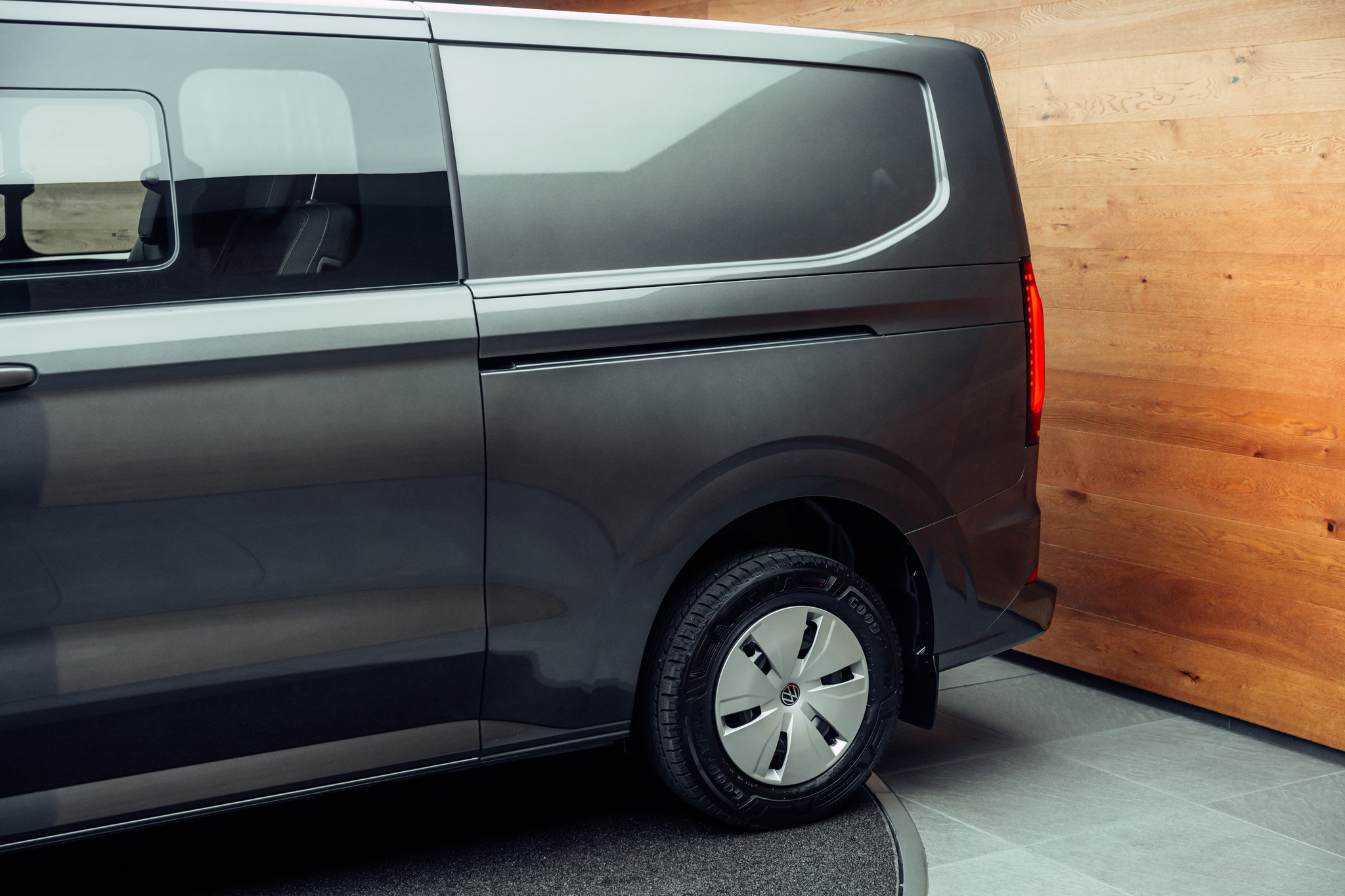 listing desktop thumbnail image 16