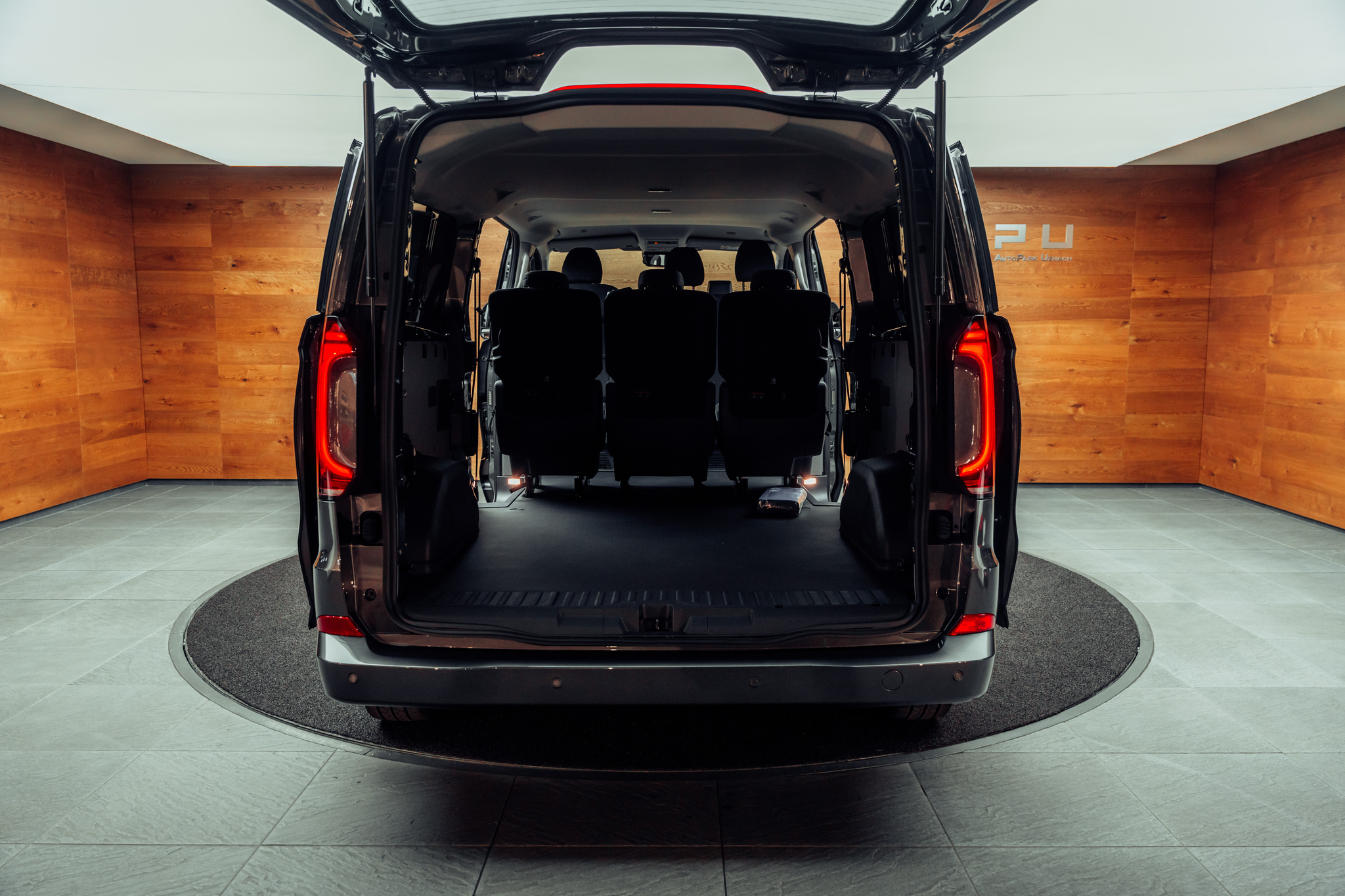 listing desktop thumbnail image 18