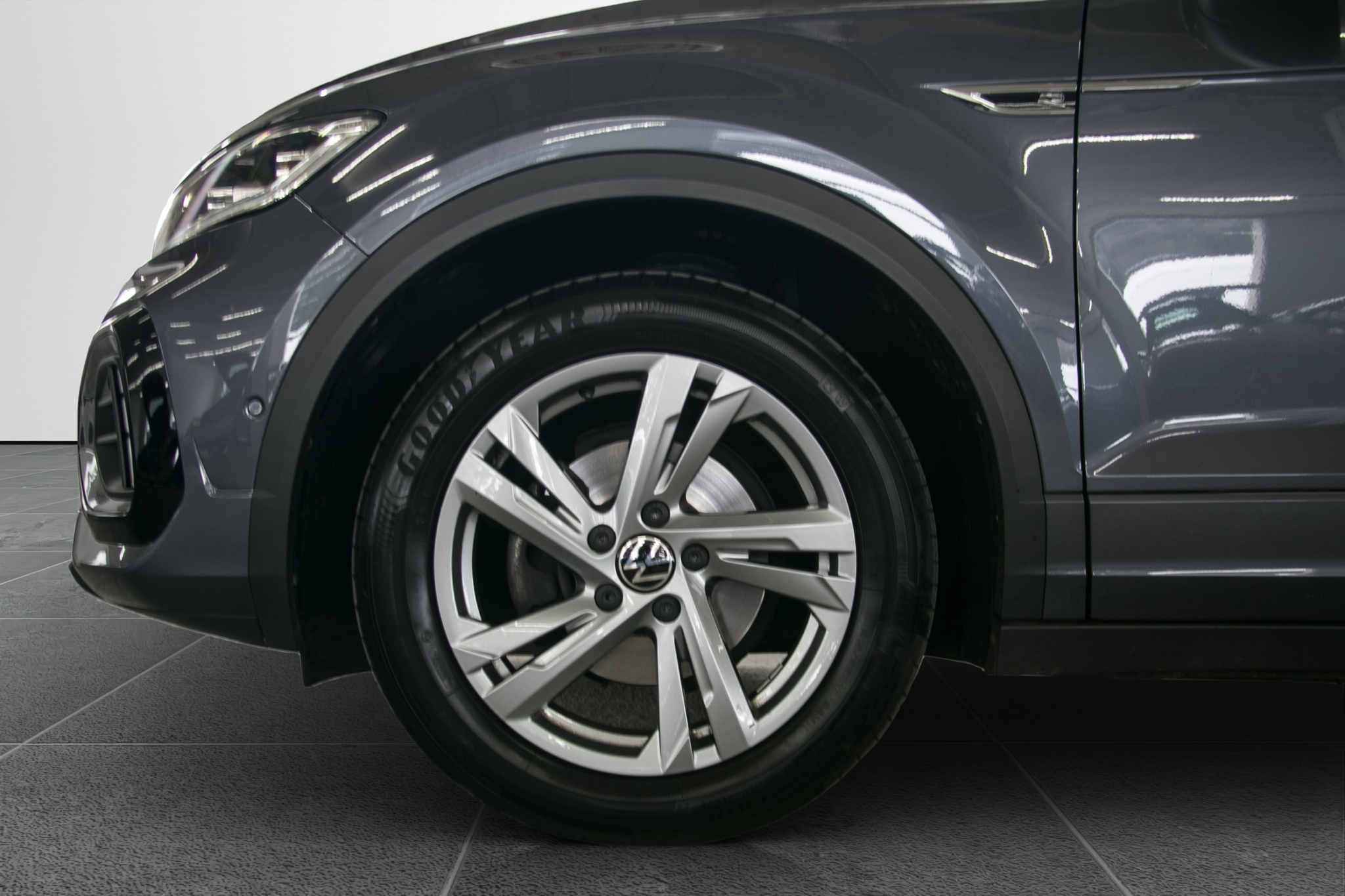 listing desktop thumbnail image 18