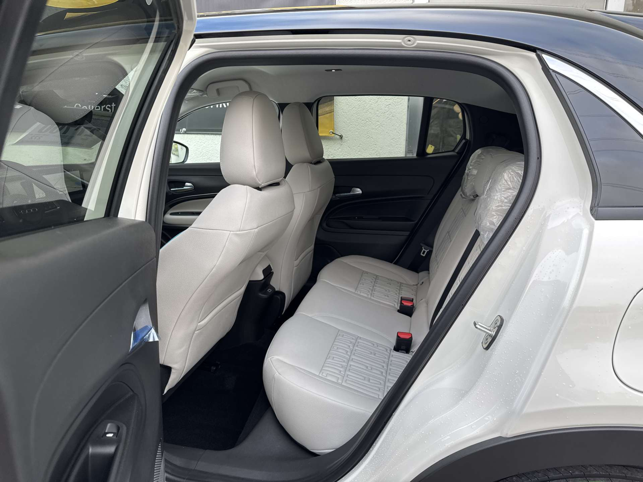 listing desktop thumbnail image 7