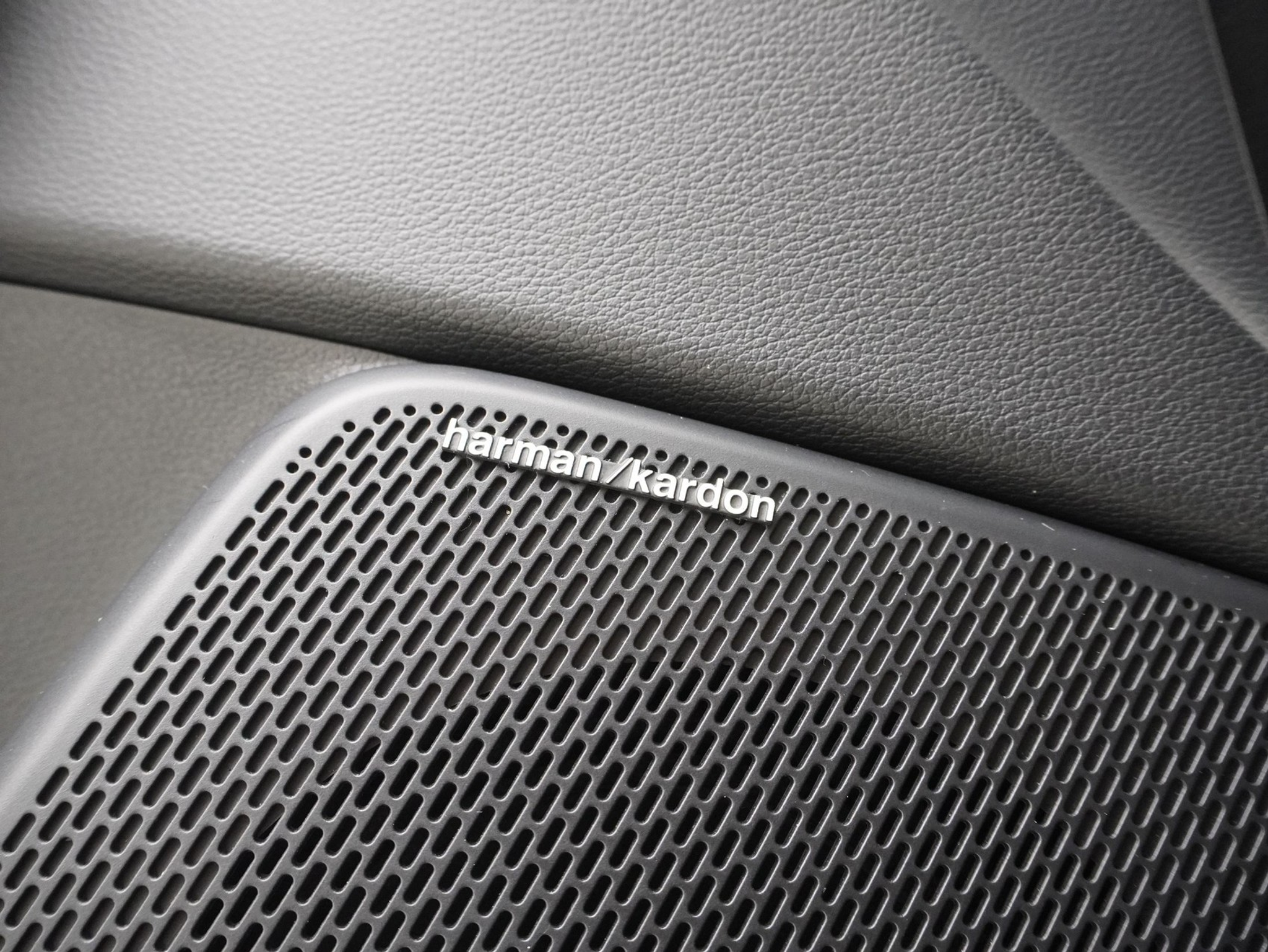 listing desktop thumbnail image 9