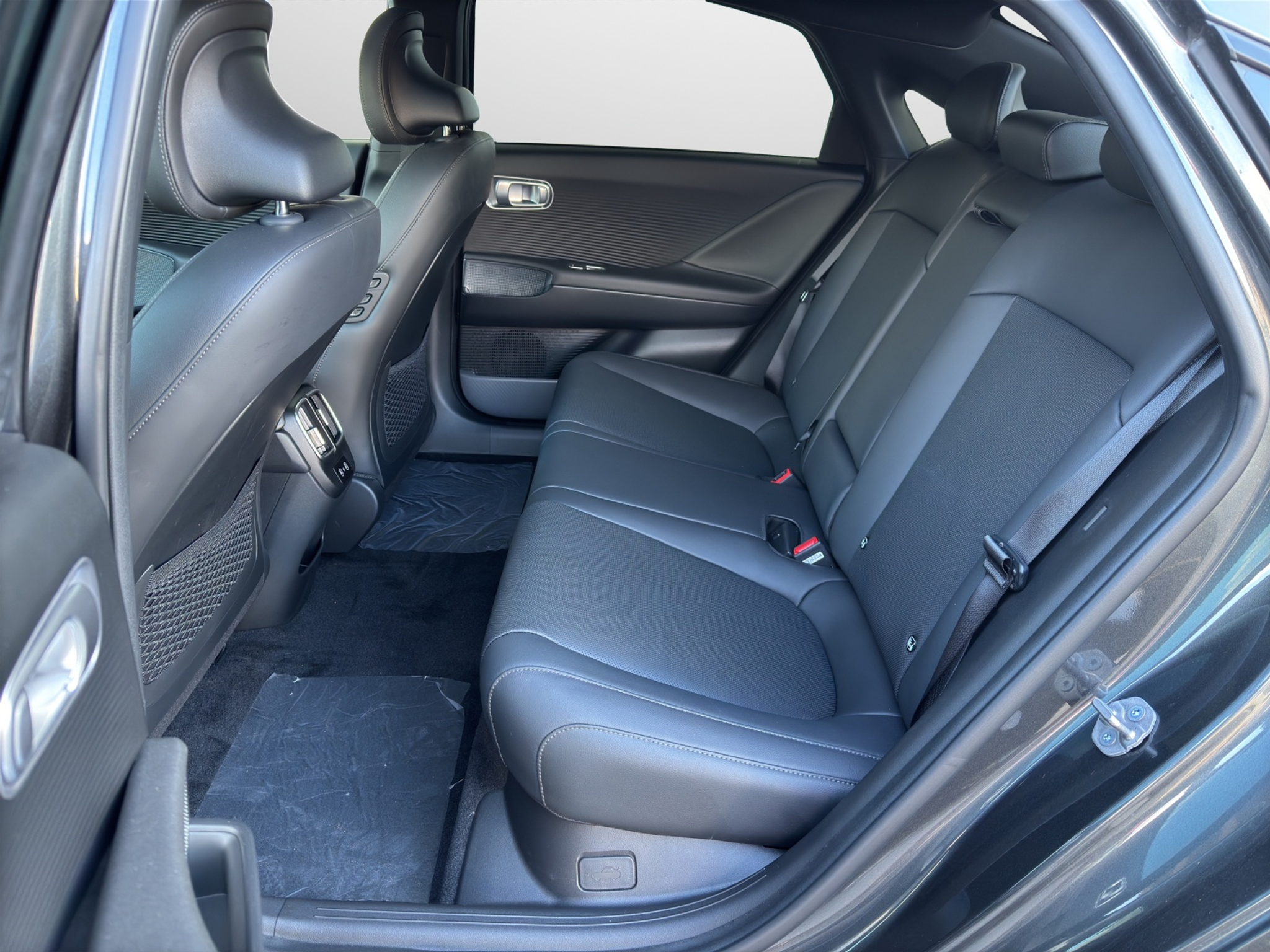 listing desktop thumbnail image 7