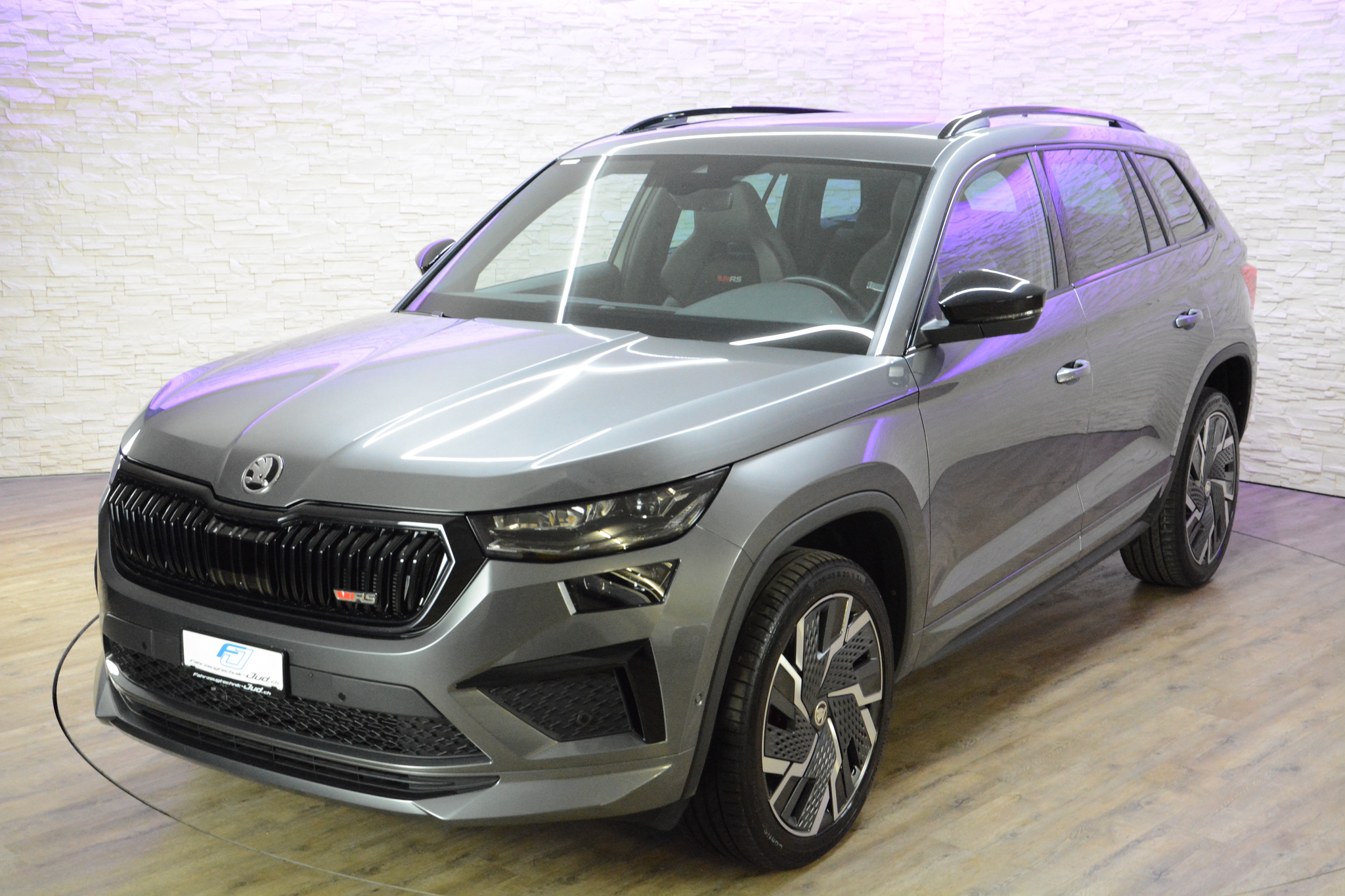 listing desktop thumbnail image 6