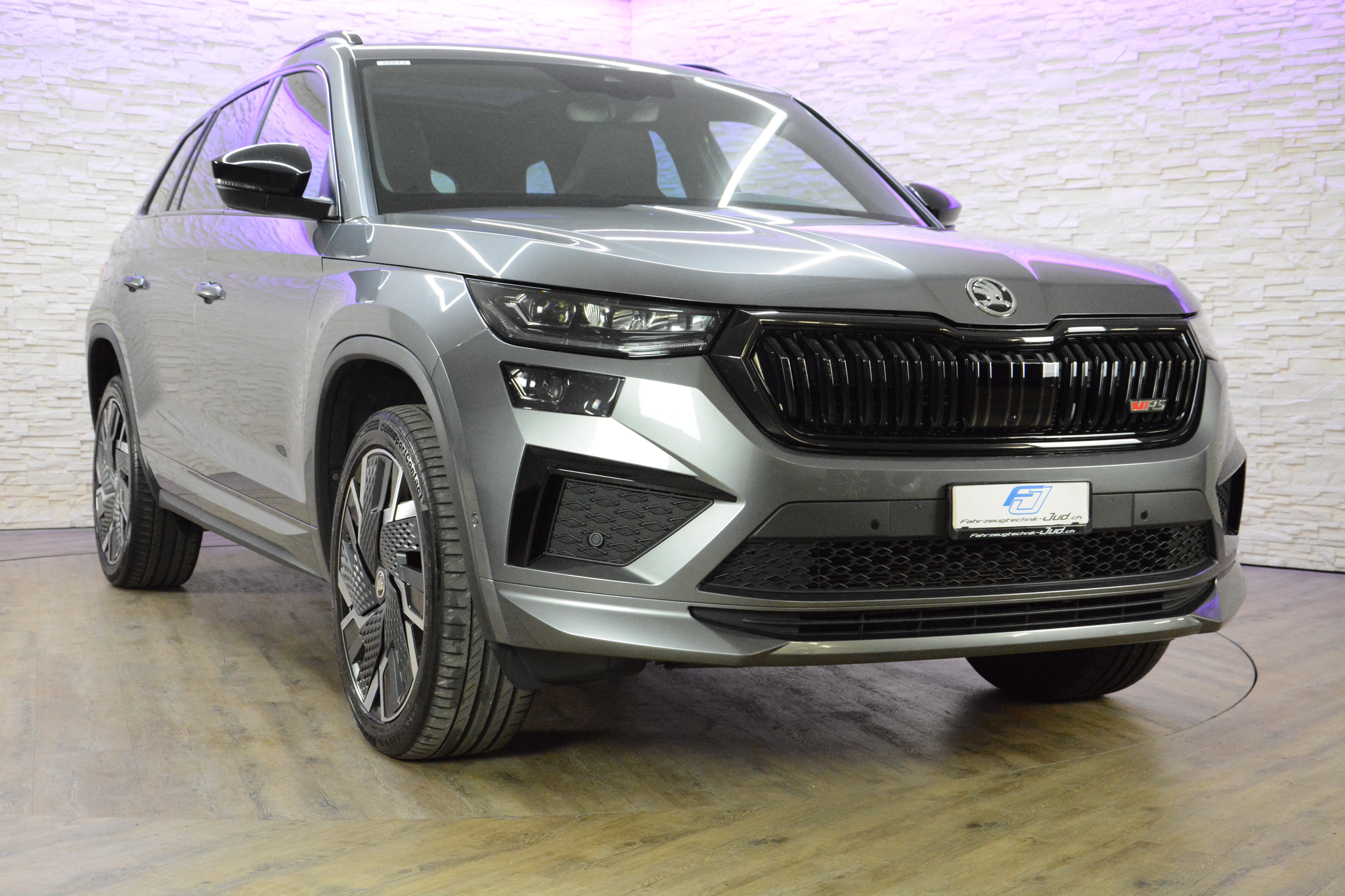 listing desktop thumbnail image 1