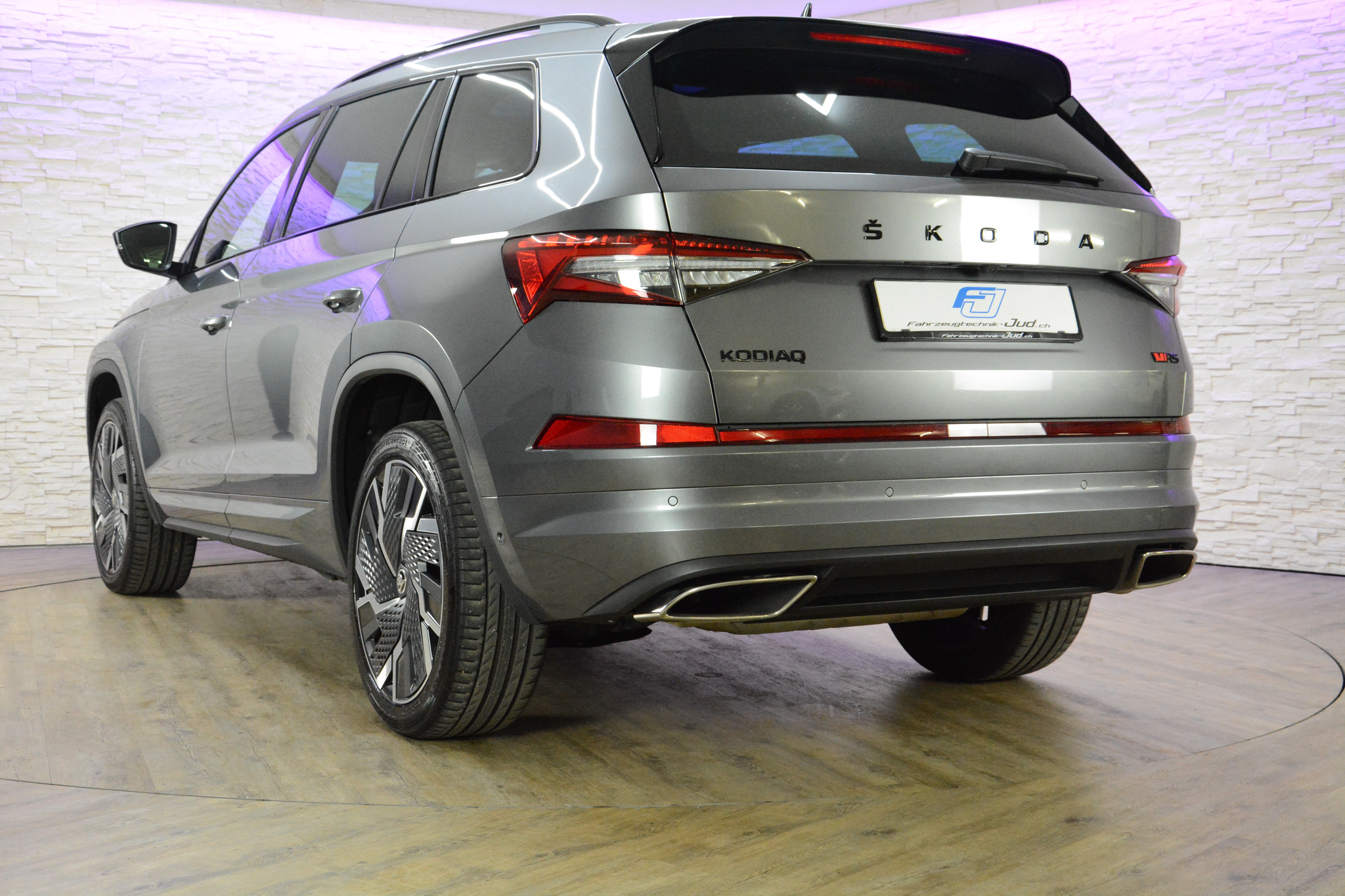 listing desktop thumbnail image 5