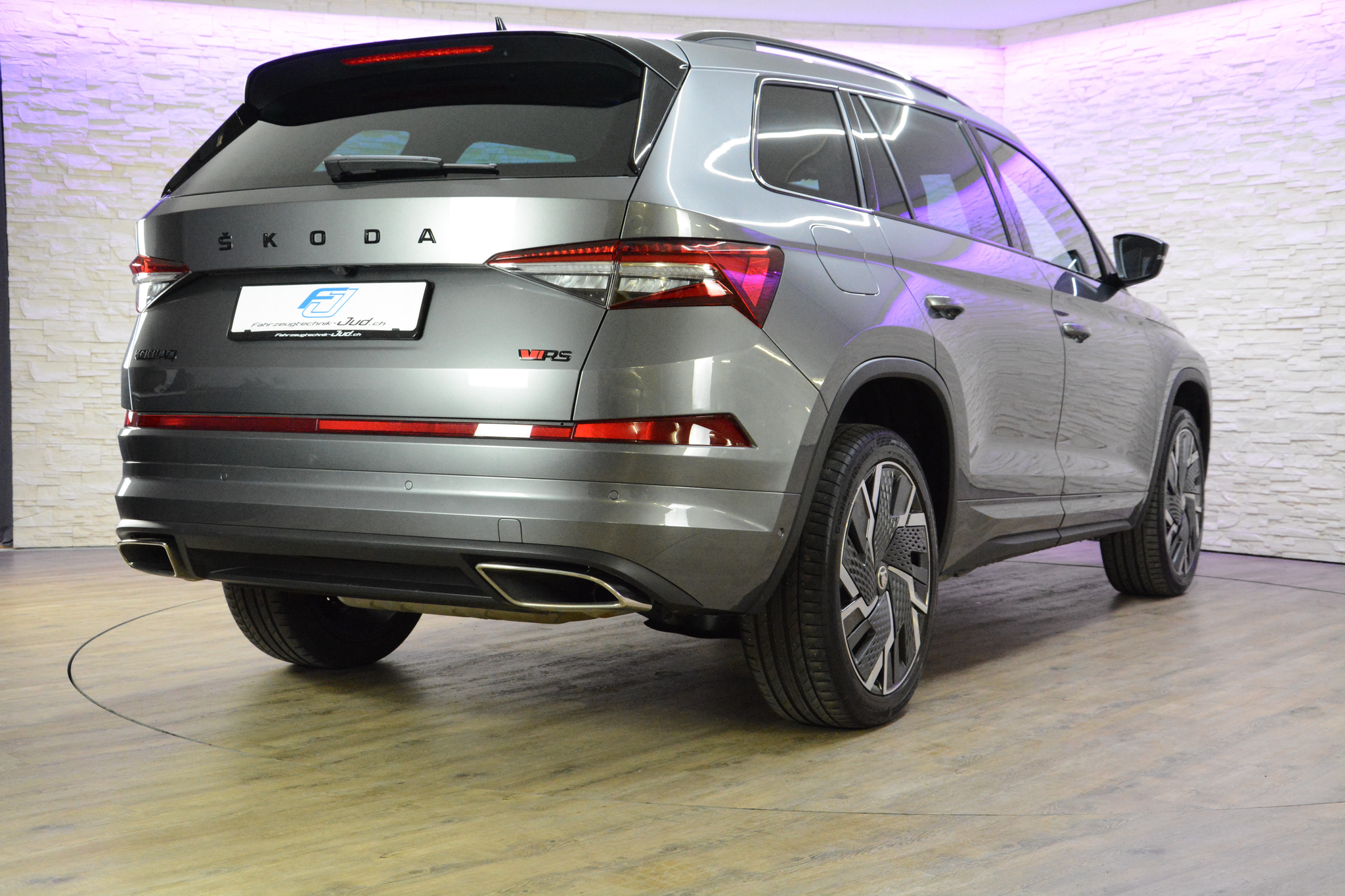 listing desktop thumbnail image 4