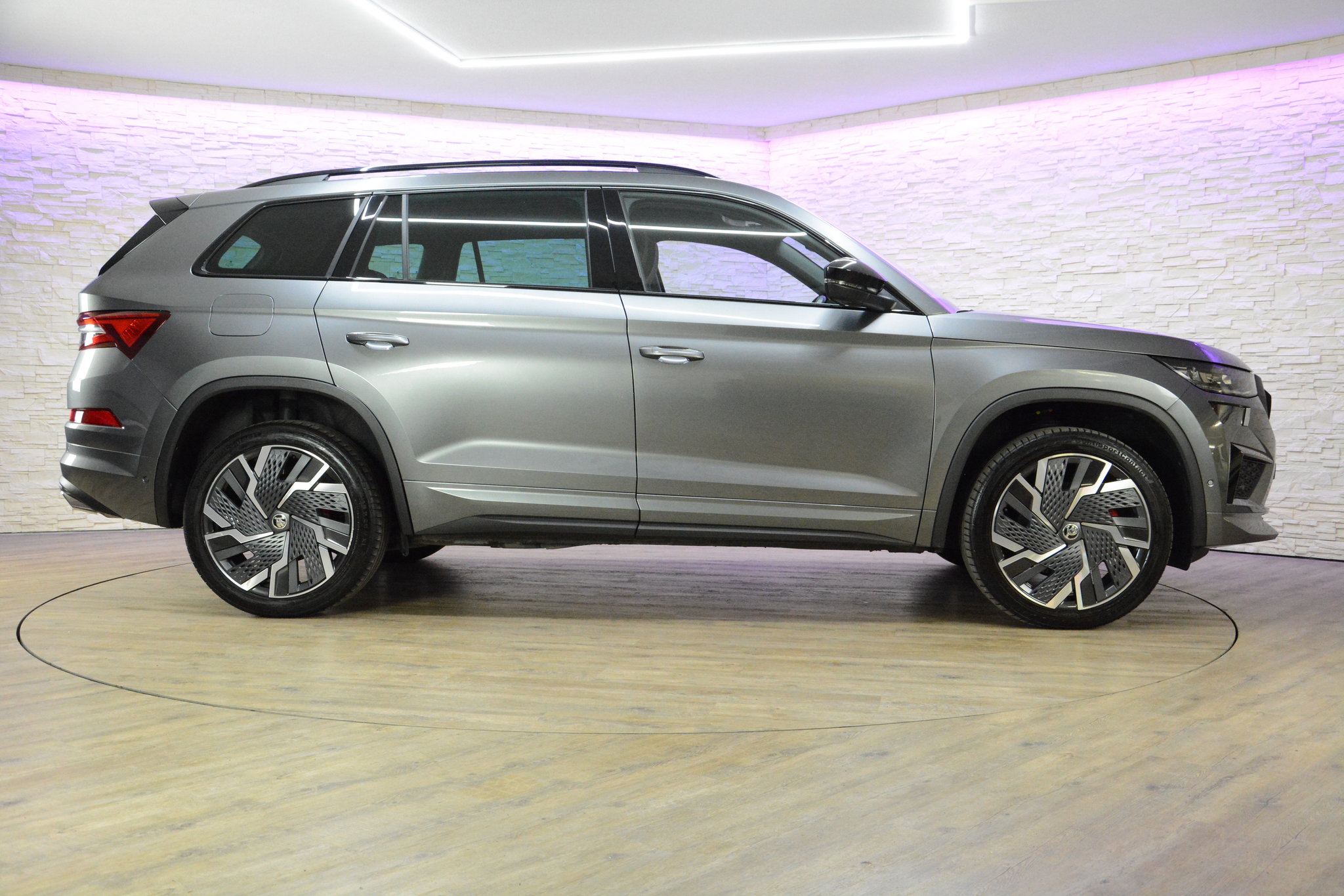 listing desktop thumbnail image 3