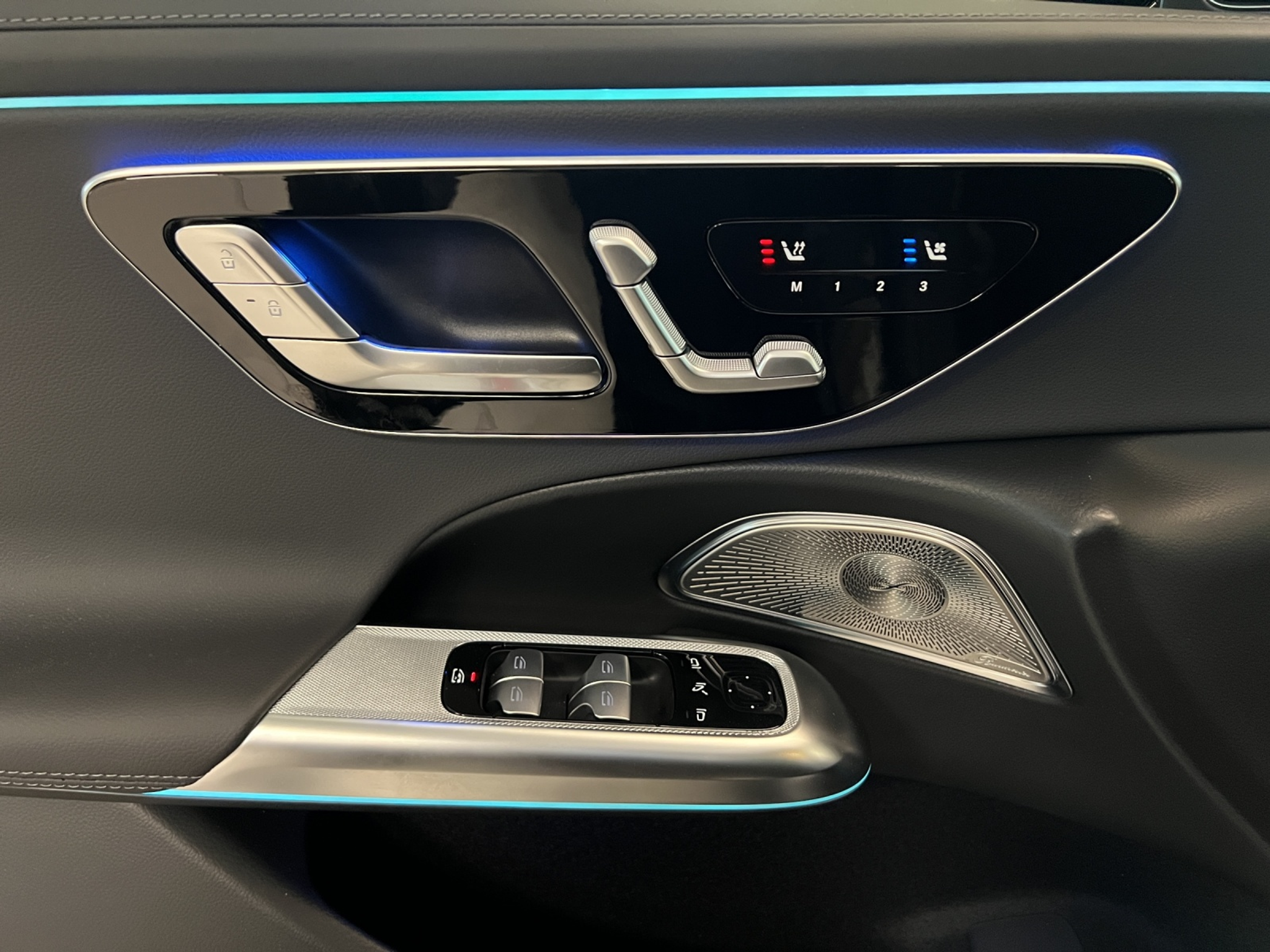 listing desktop thumbnail image 12