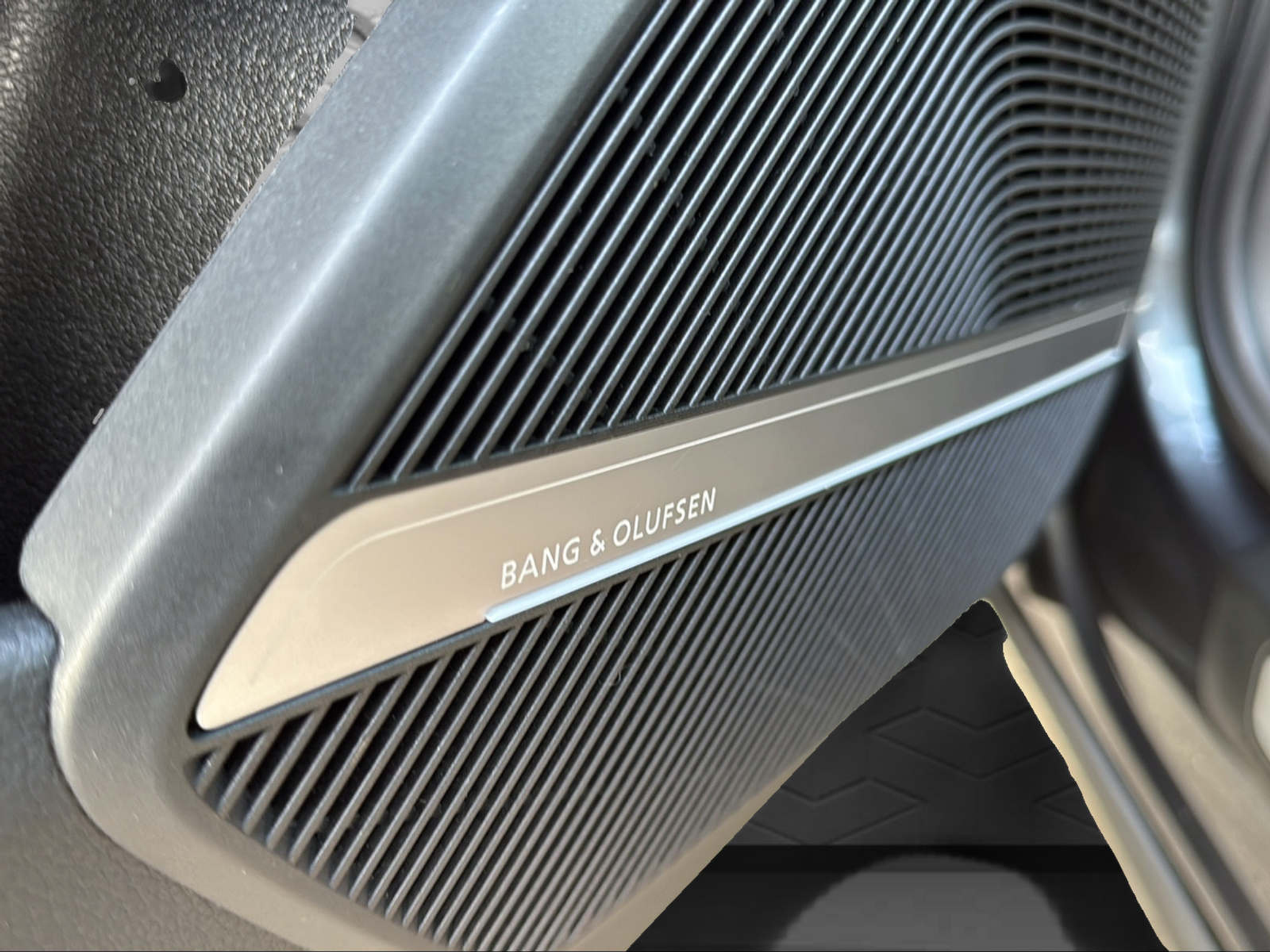 listing desktop thumbnail image 18