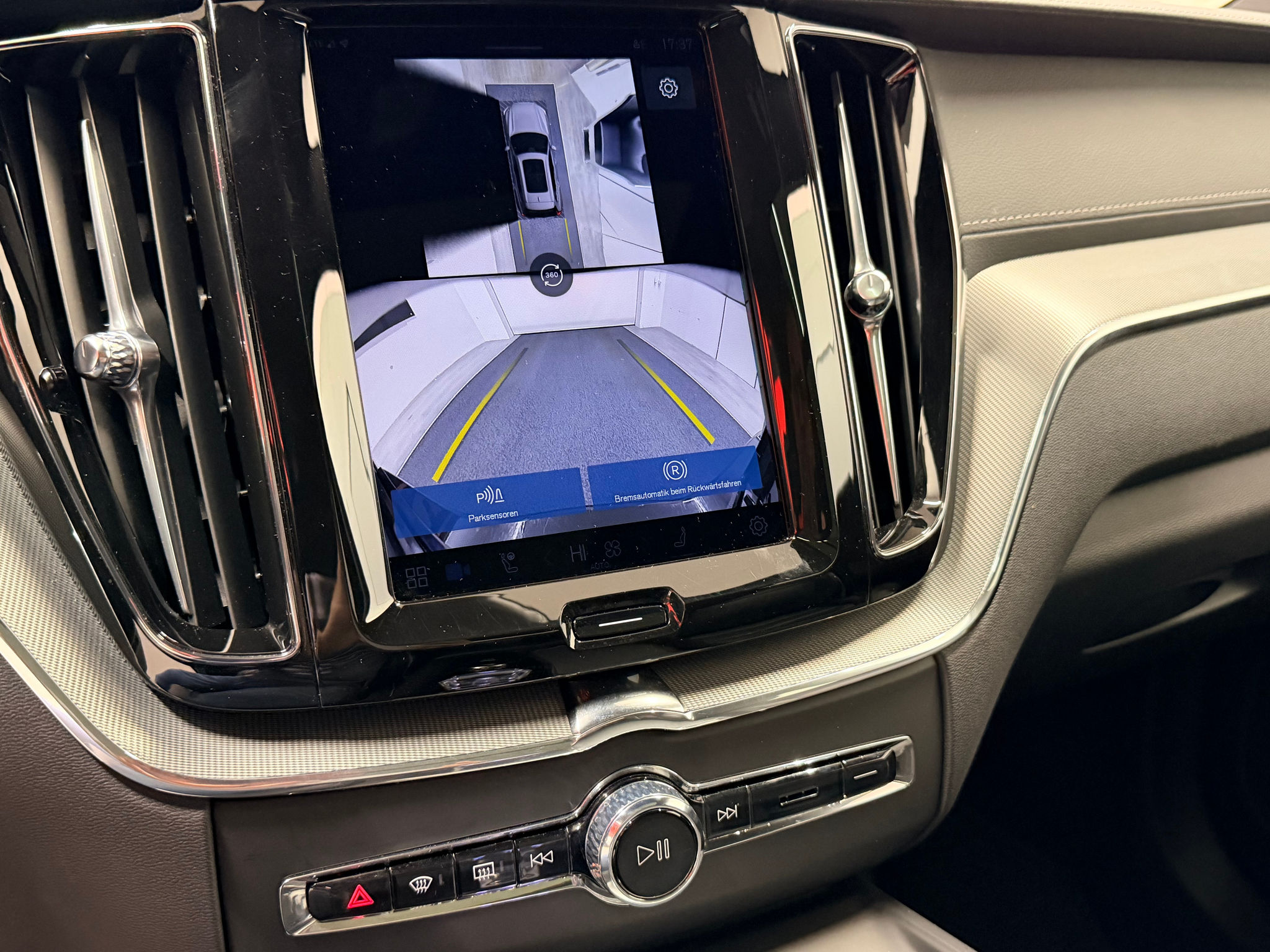 listing desktop thumbnail image 23