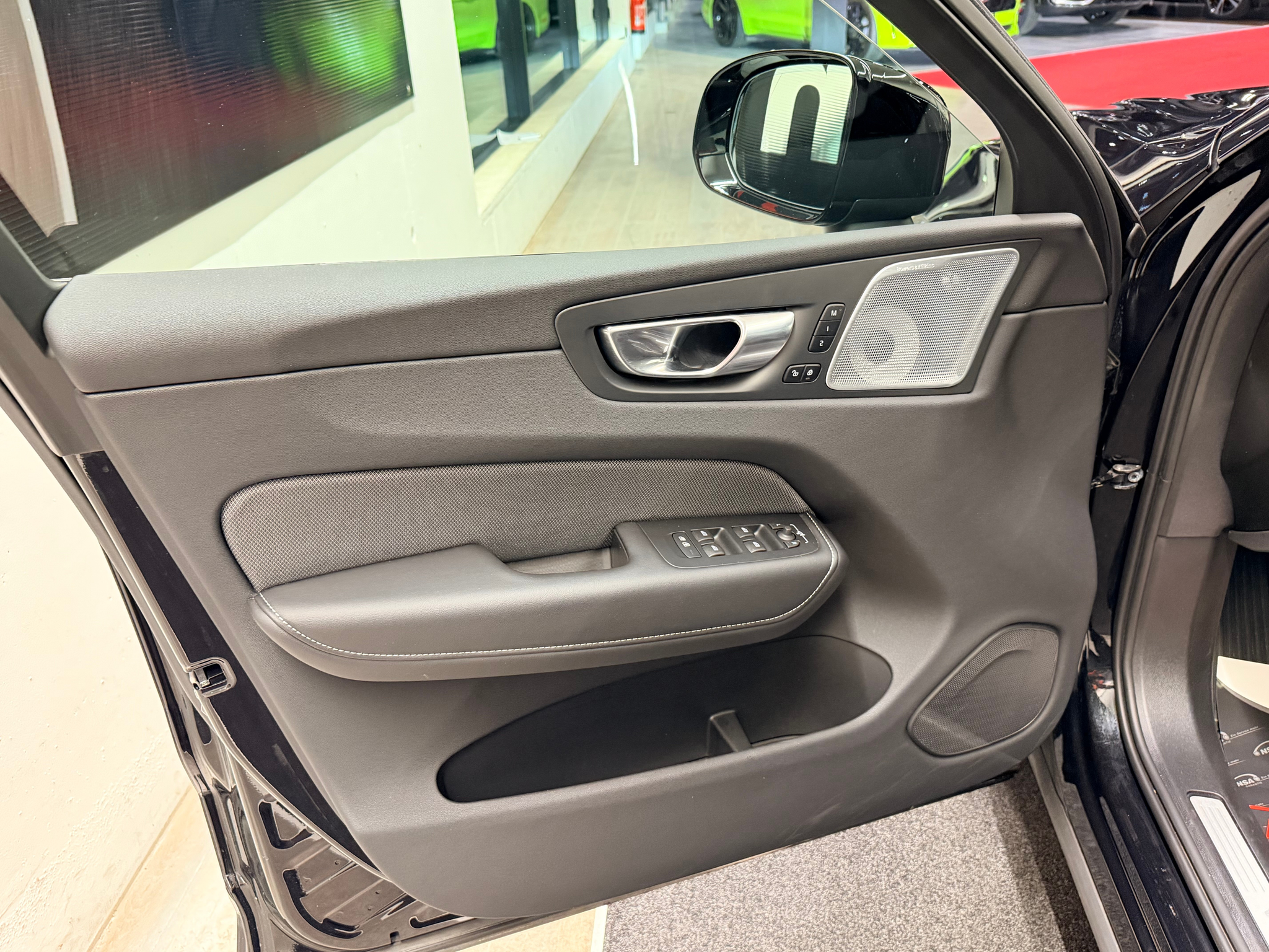 listing desktop thumbnail image 10