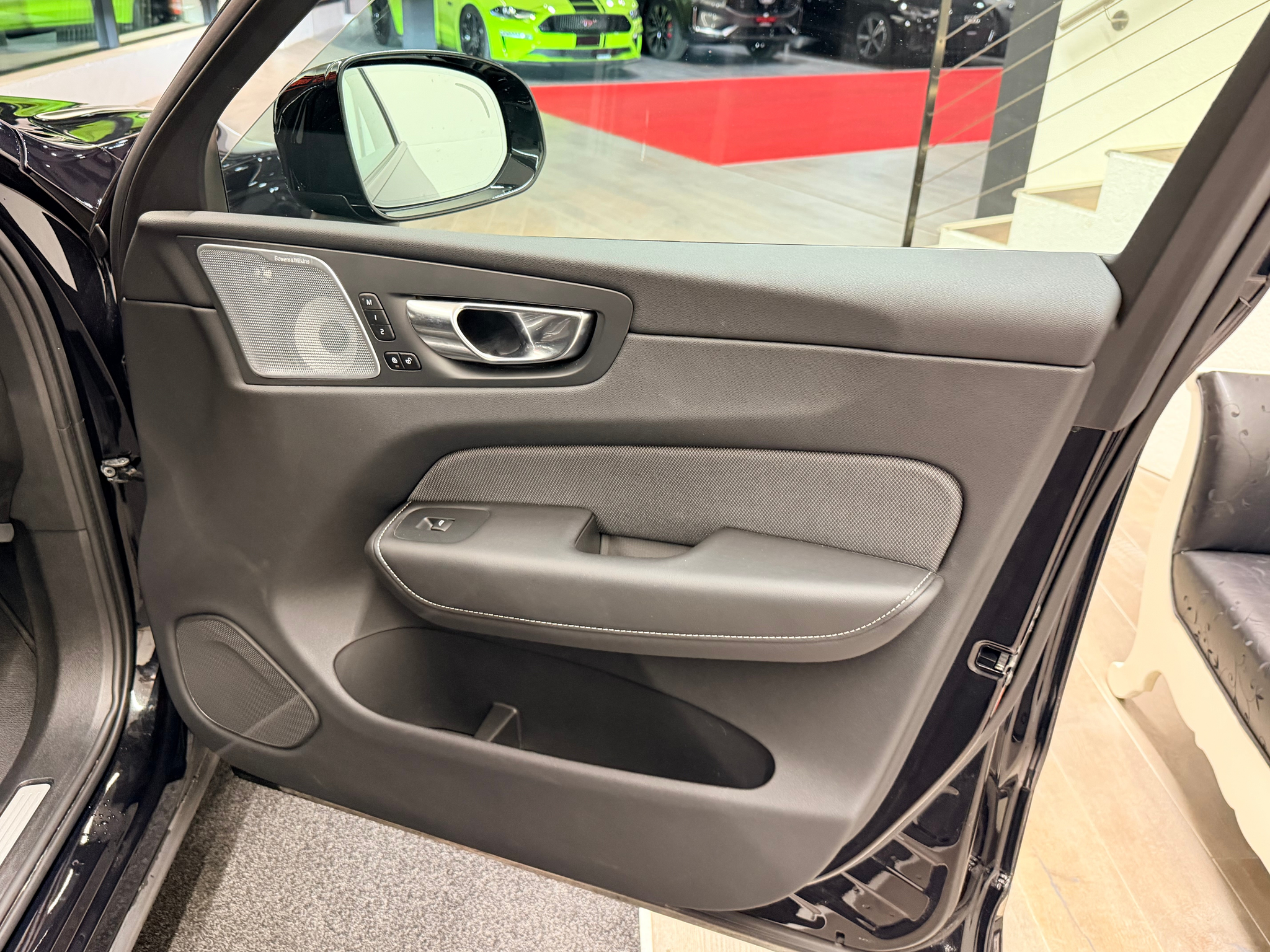 listing desktop thumbnail image 18