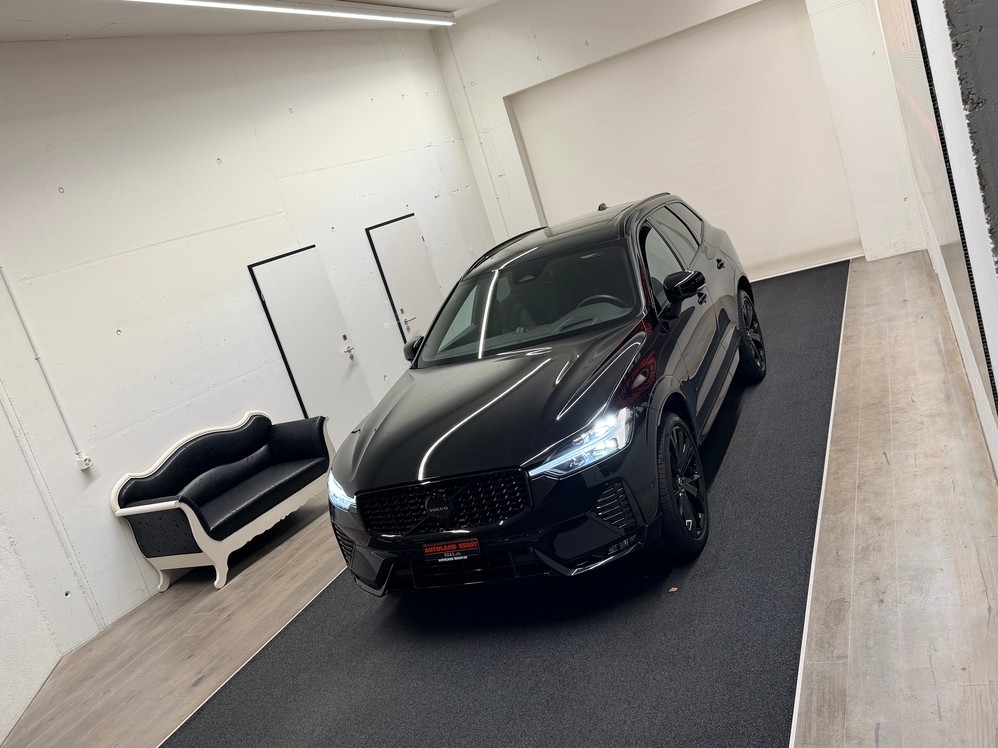 listing desktop thumbnail image 3