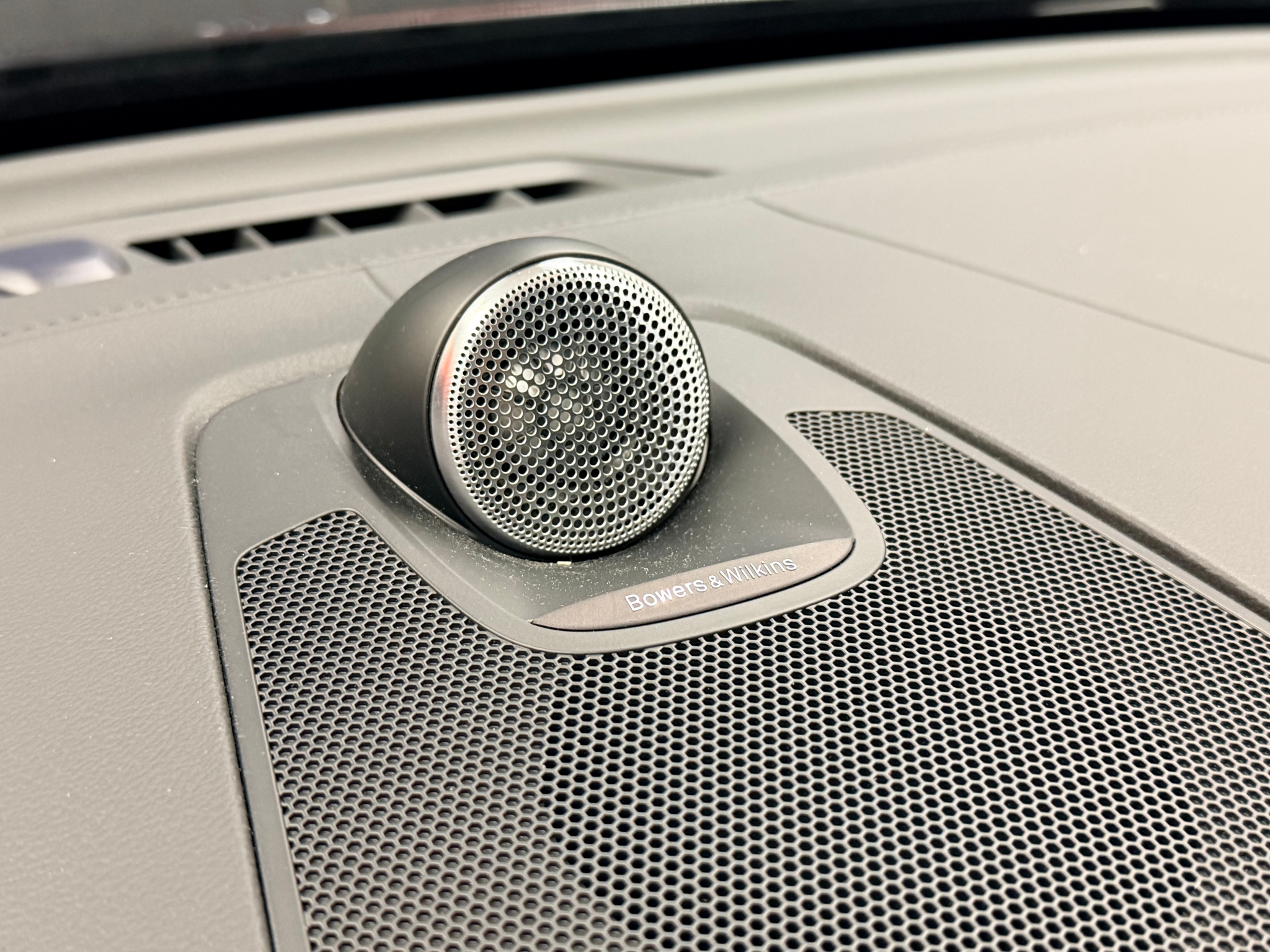 listing desktop thumbnail image 24