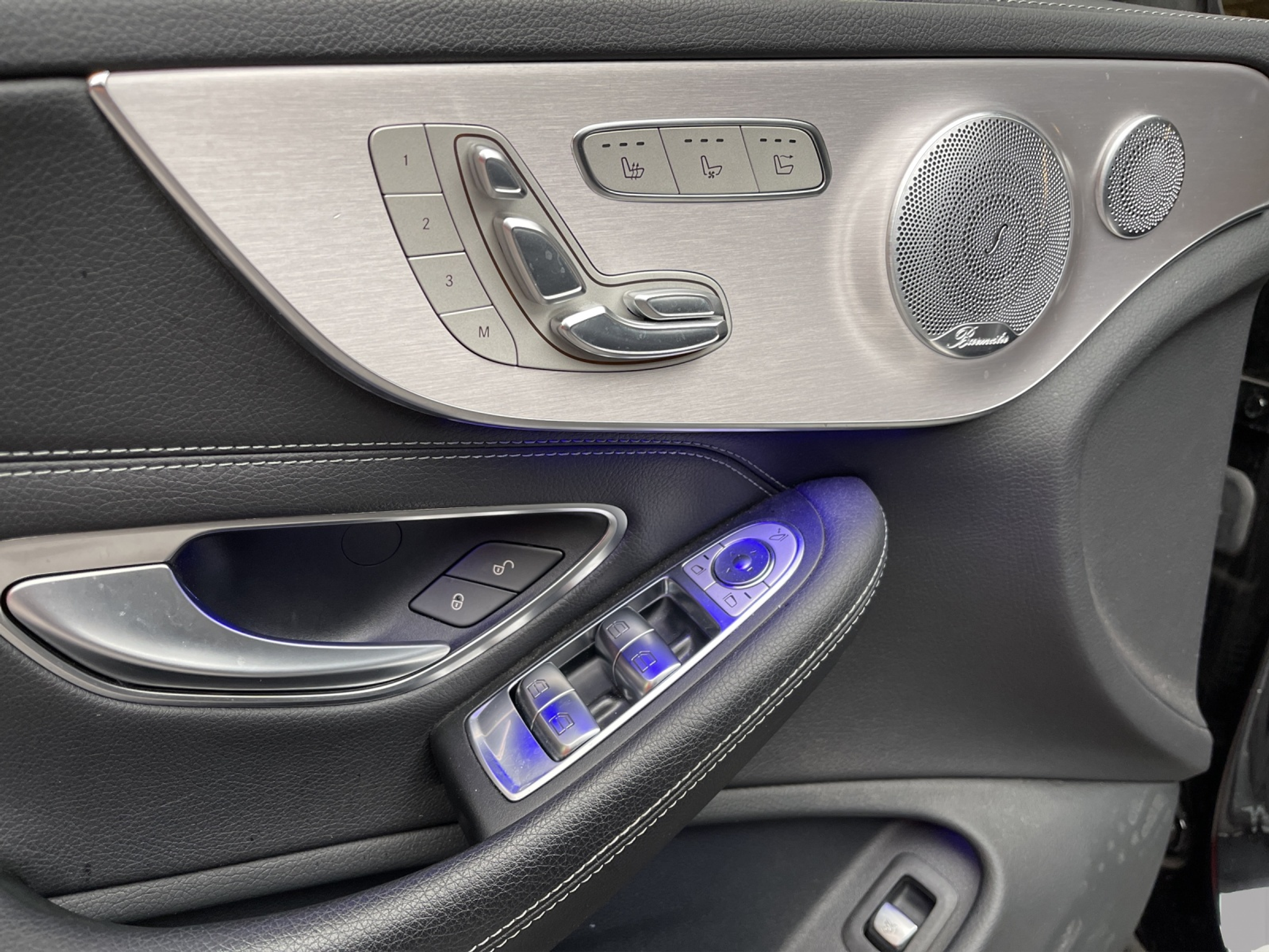 listing desktop thumbnail image 12