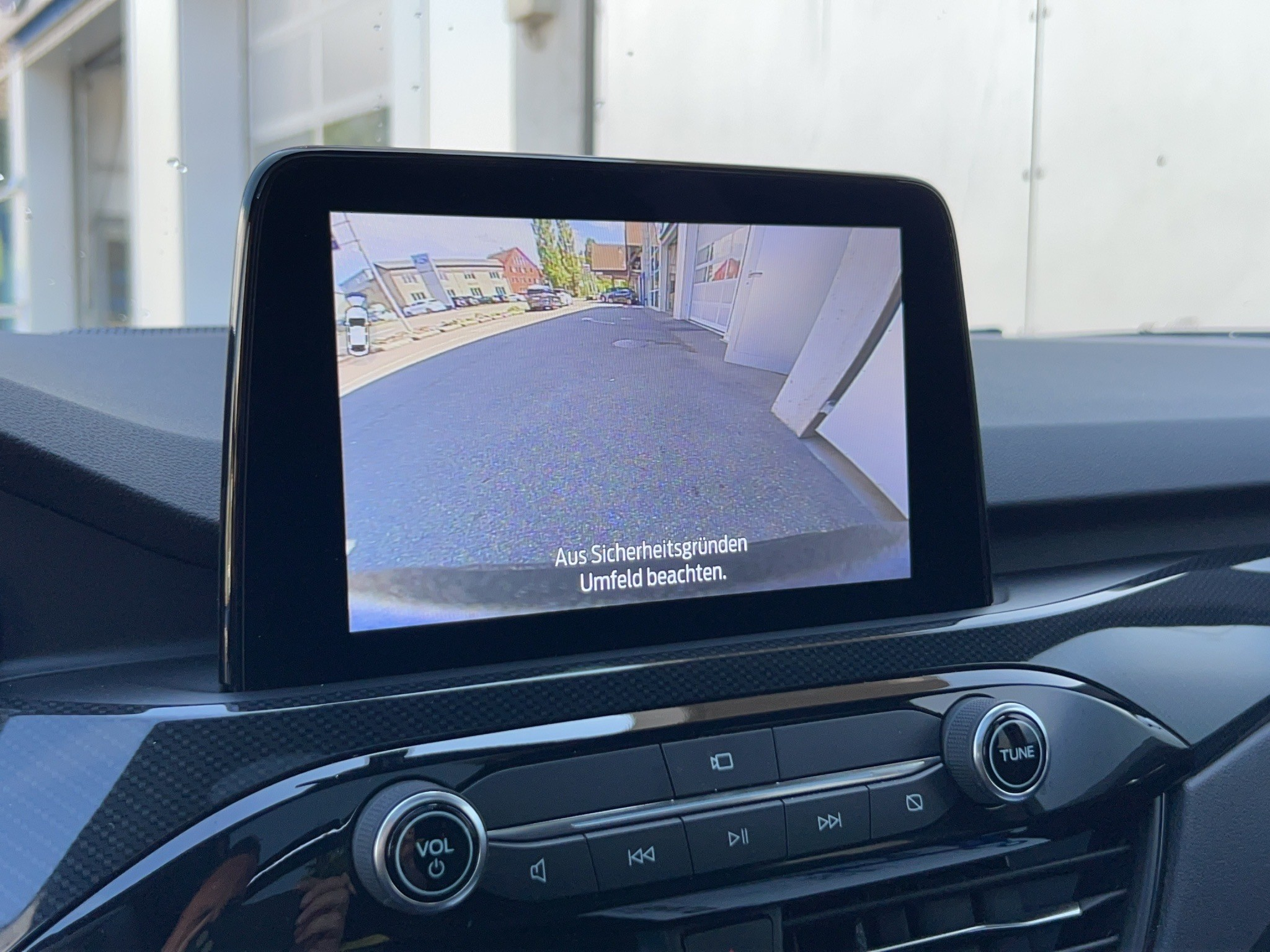 listing desktop thumbnail image 19