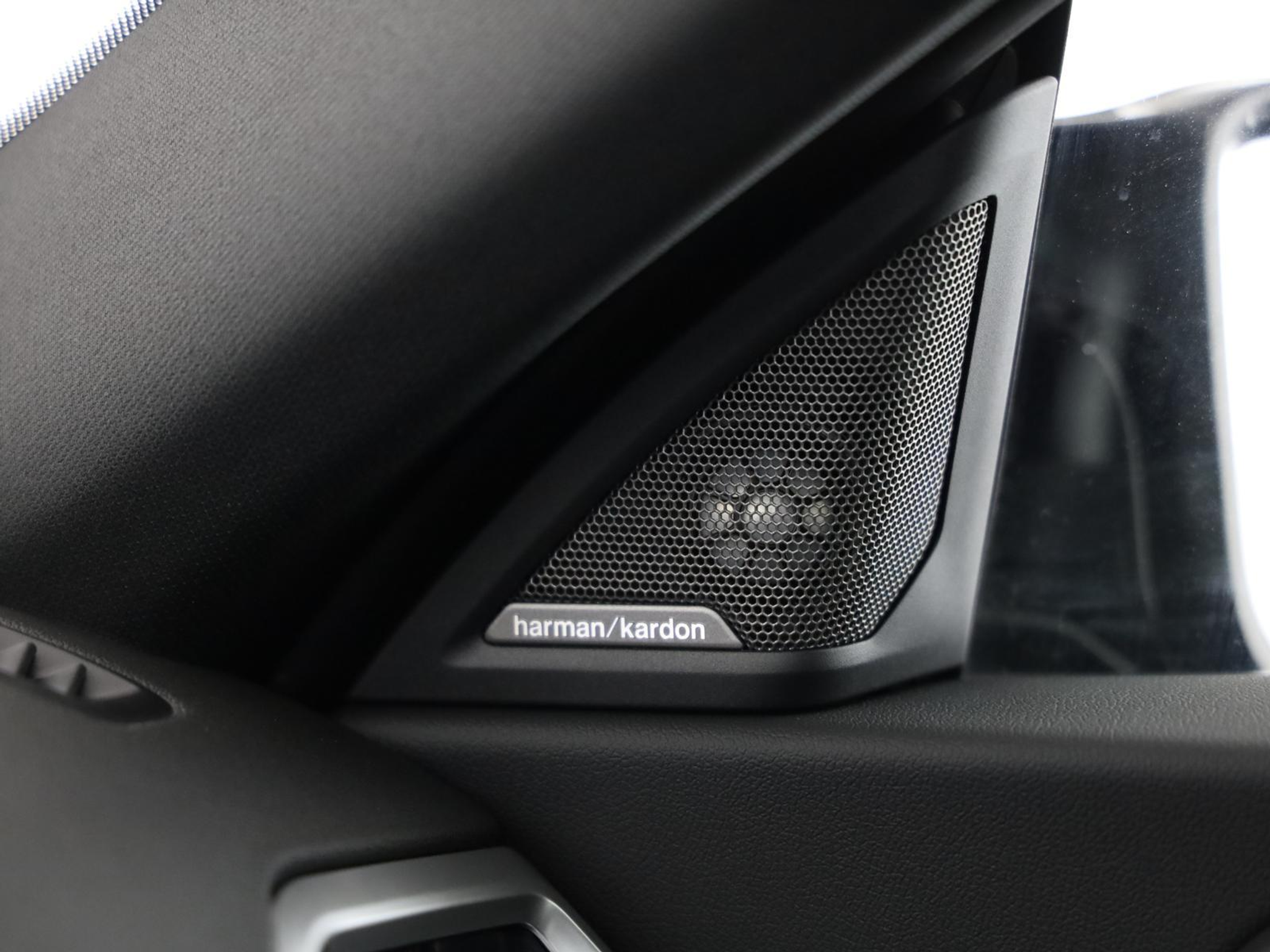 listing desktop thumbnail image 18