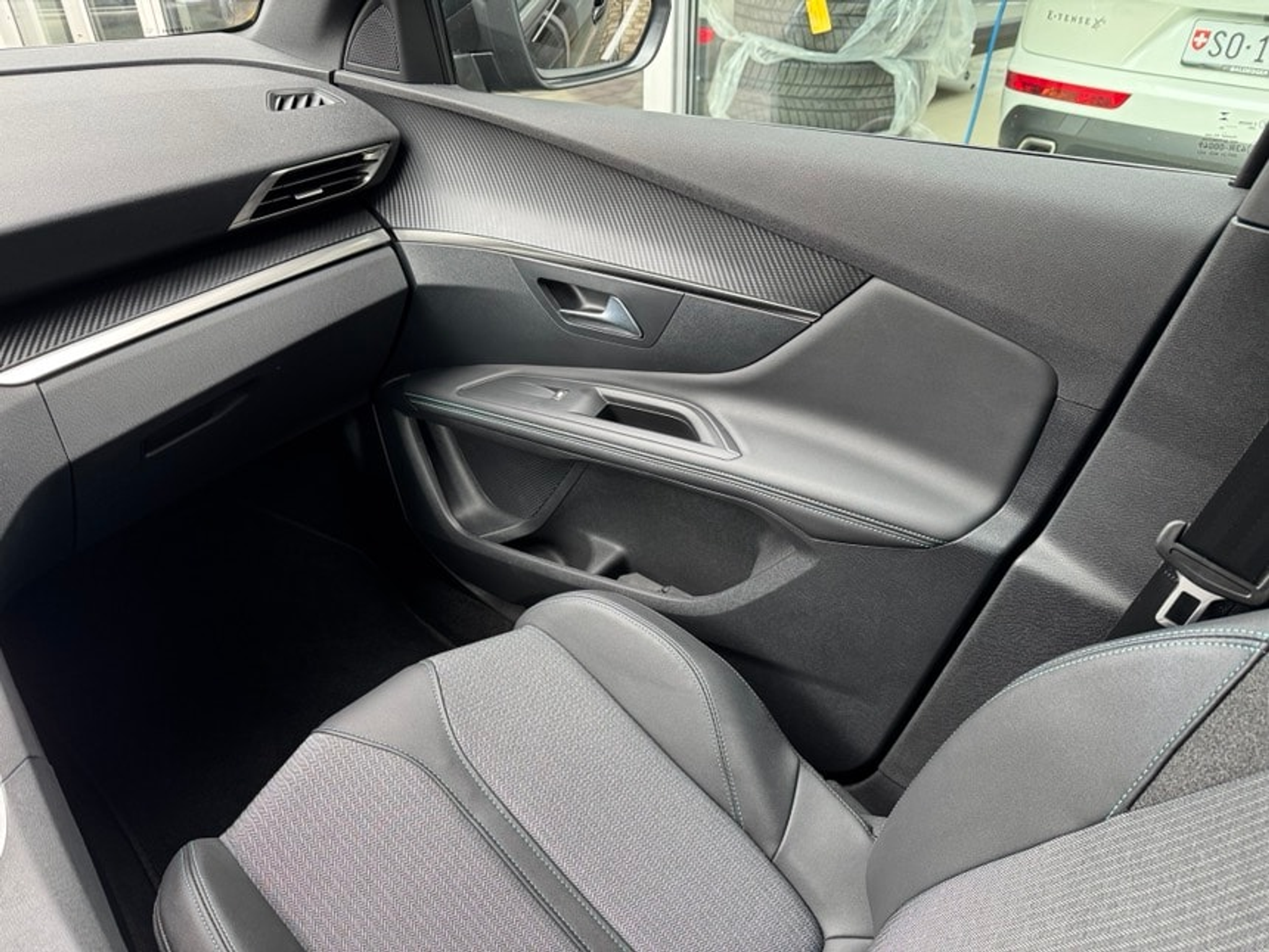 listing desktop thumbnail image 10