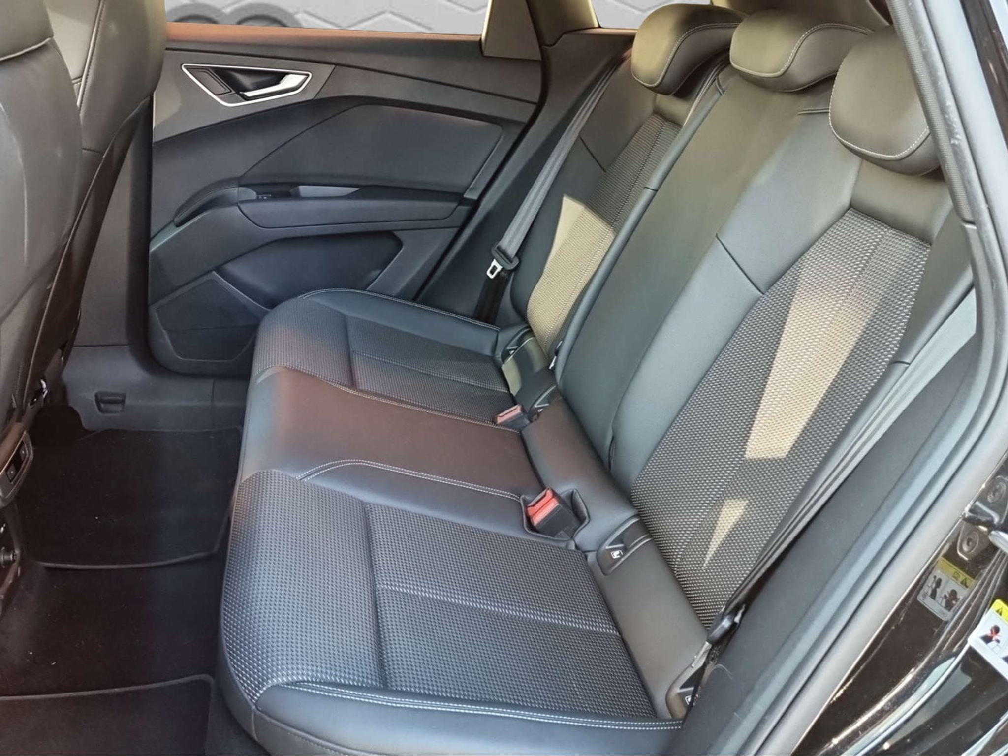 listing desktop thumbnail image 15