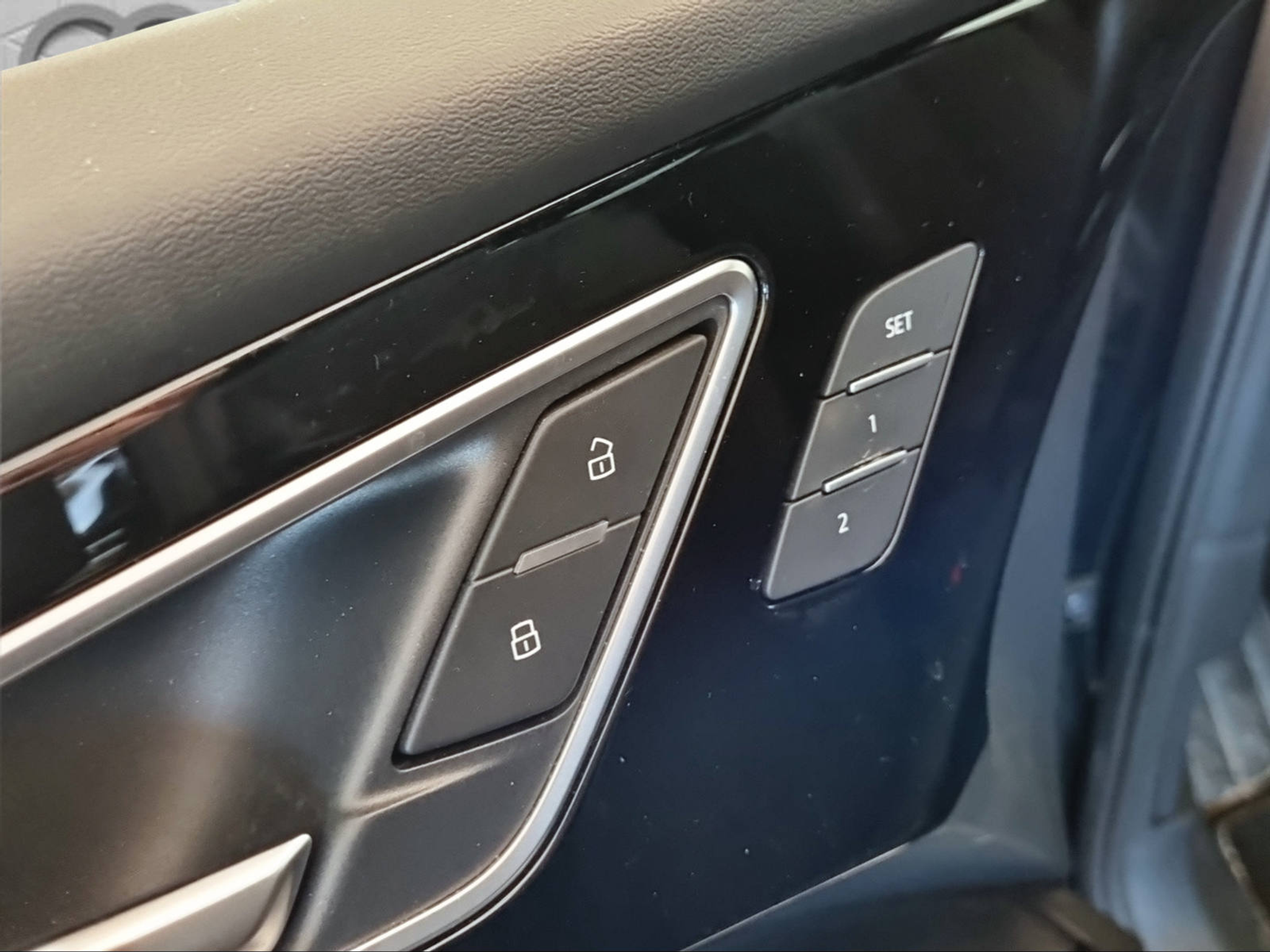 listing desktop thumbnail image 18