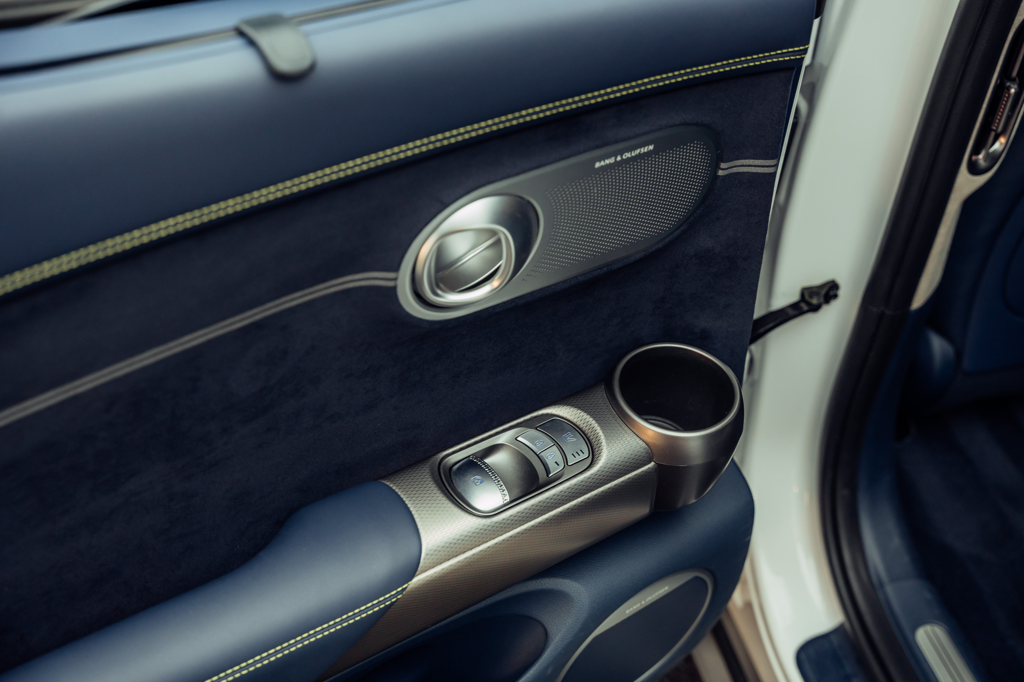 listing desktop thumbnail image 18