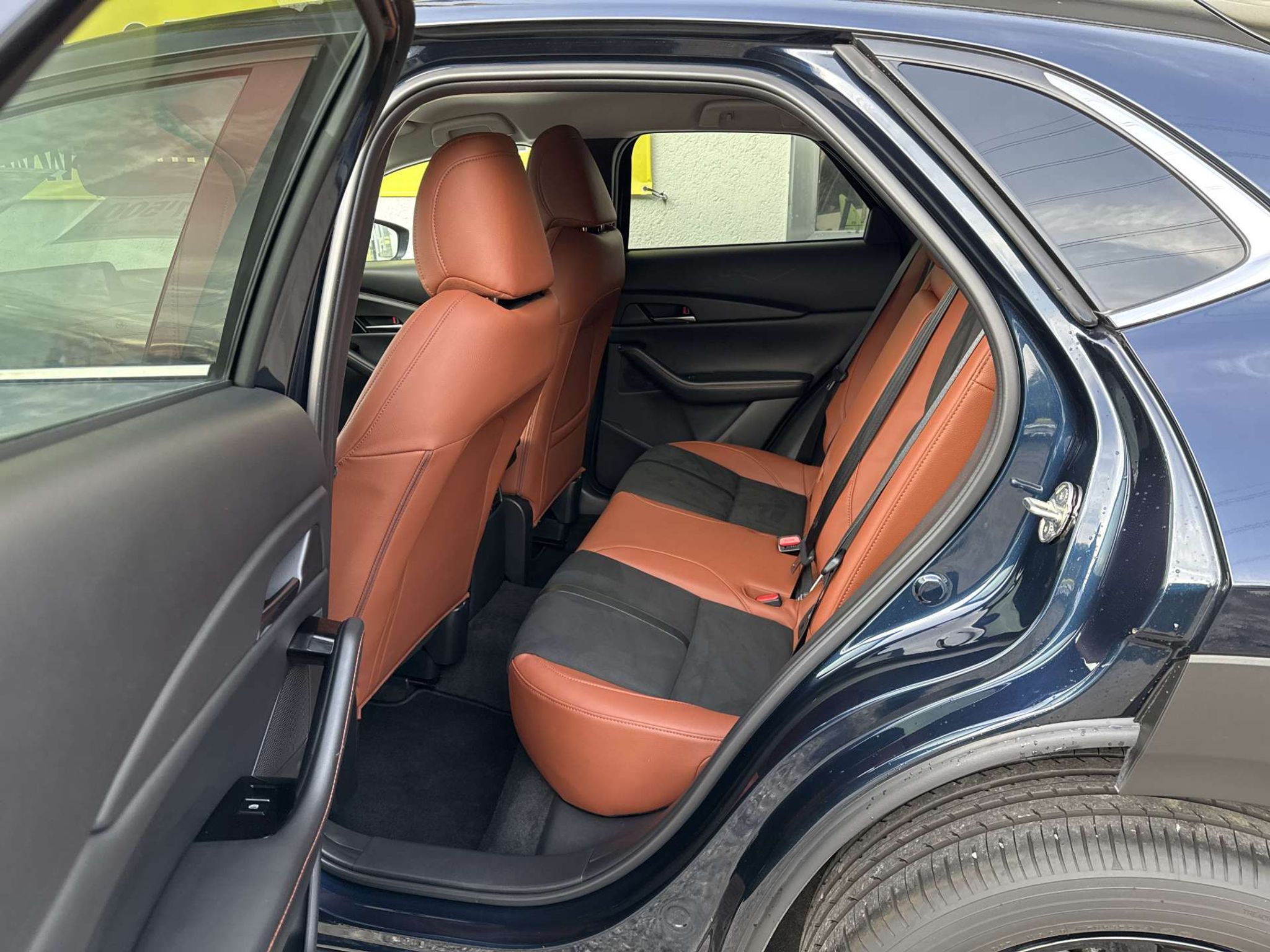 listing desktop thumbnail image 7