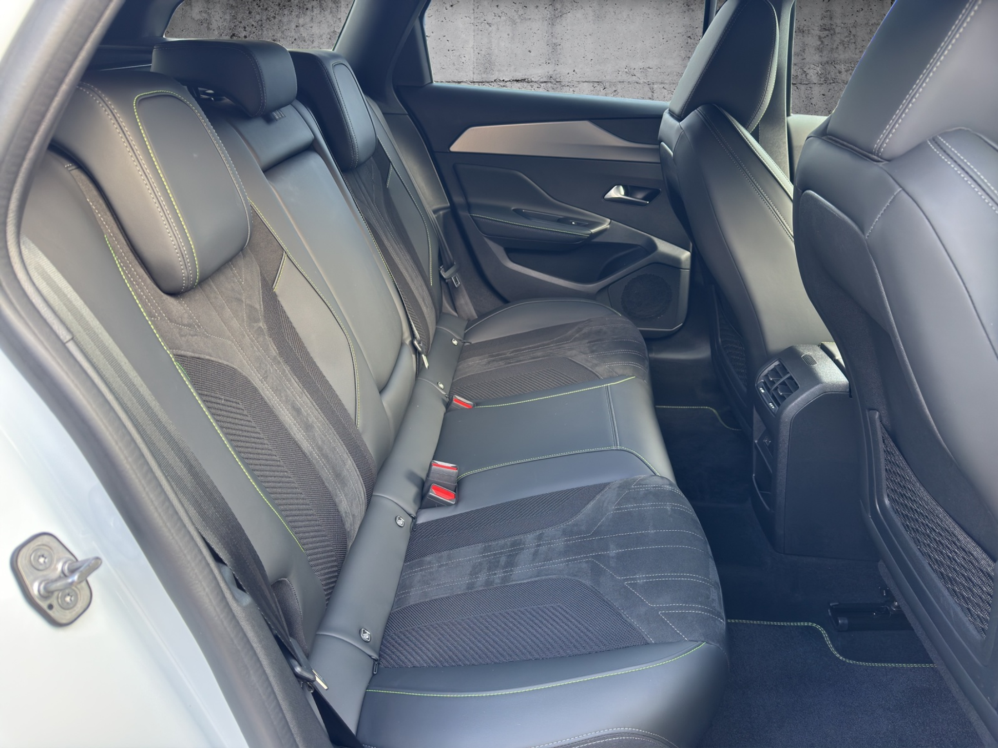 listing desktop thumbnail image 27