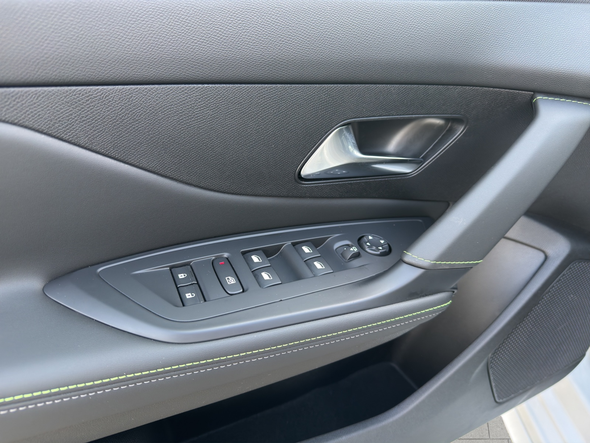 listing desktop thumbnail image 23